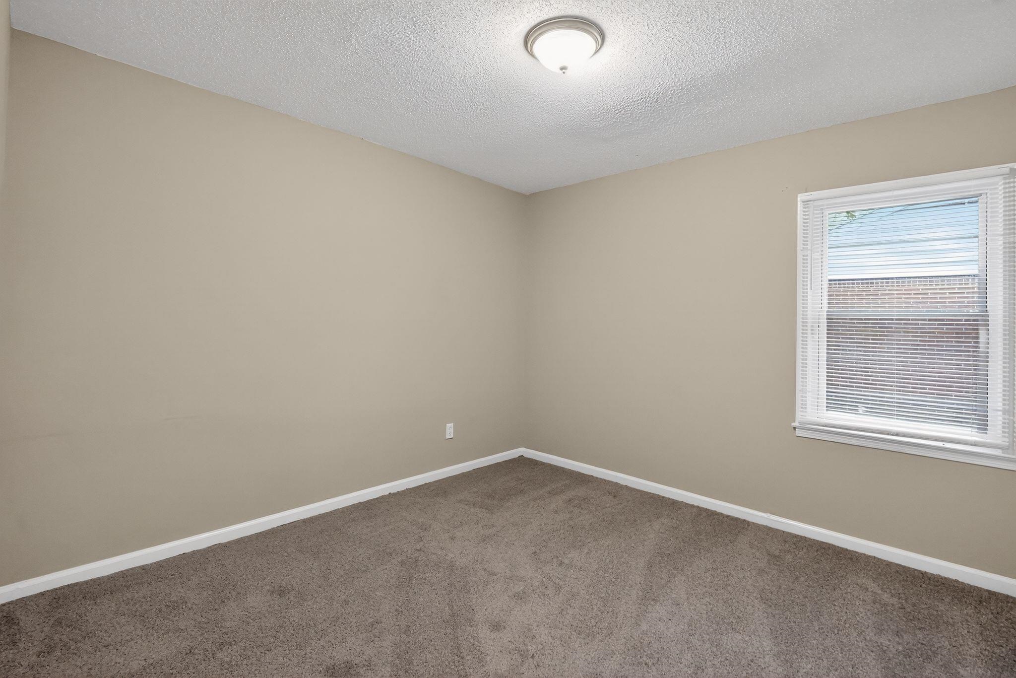 3047 S Edgeware Rd Property Photo 22