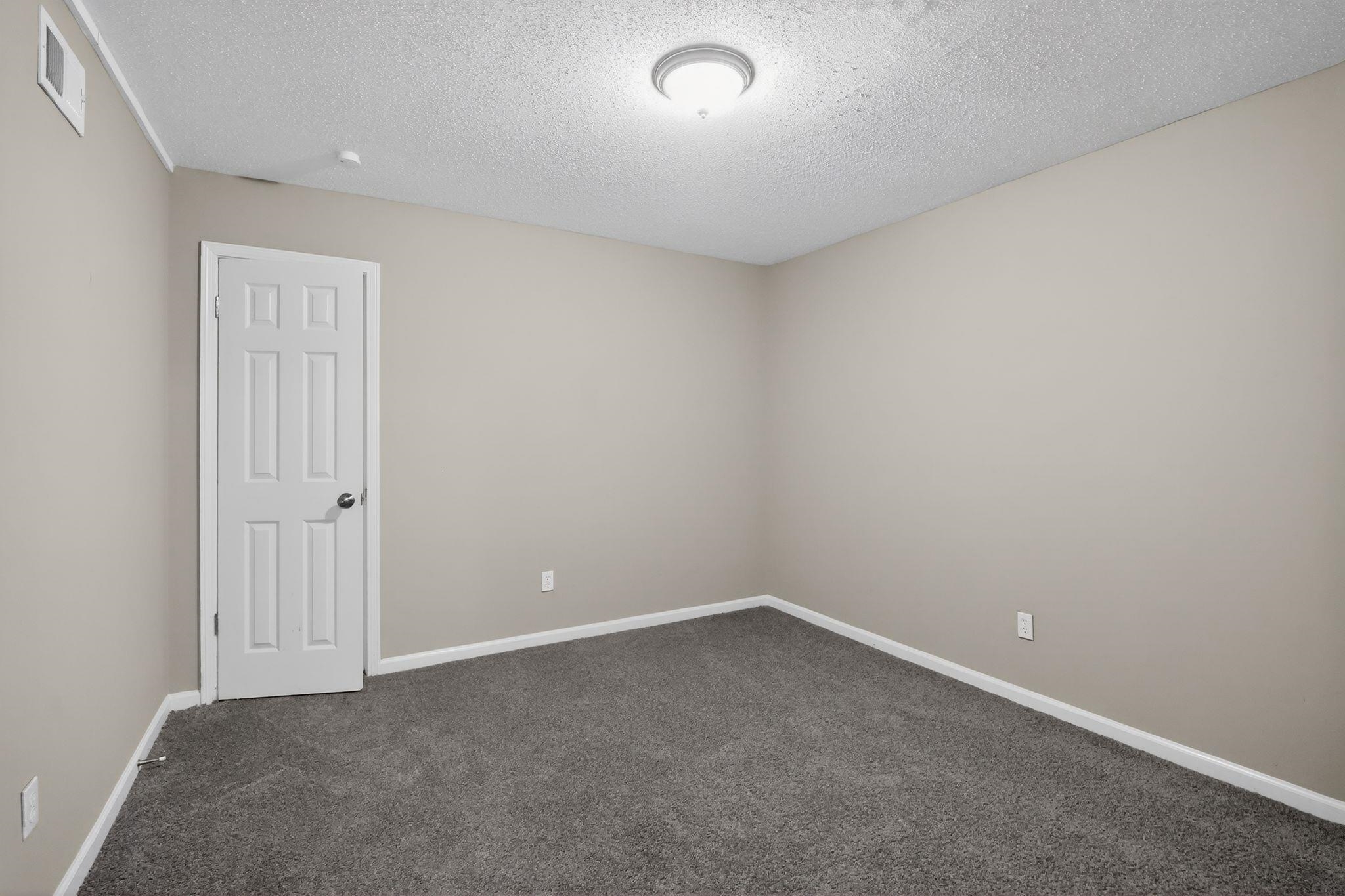3047 S Edgeware Rd Property Photo 23