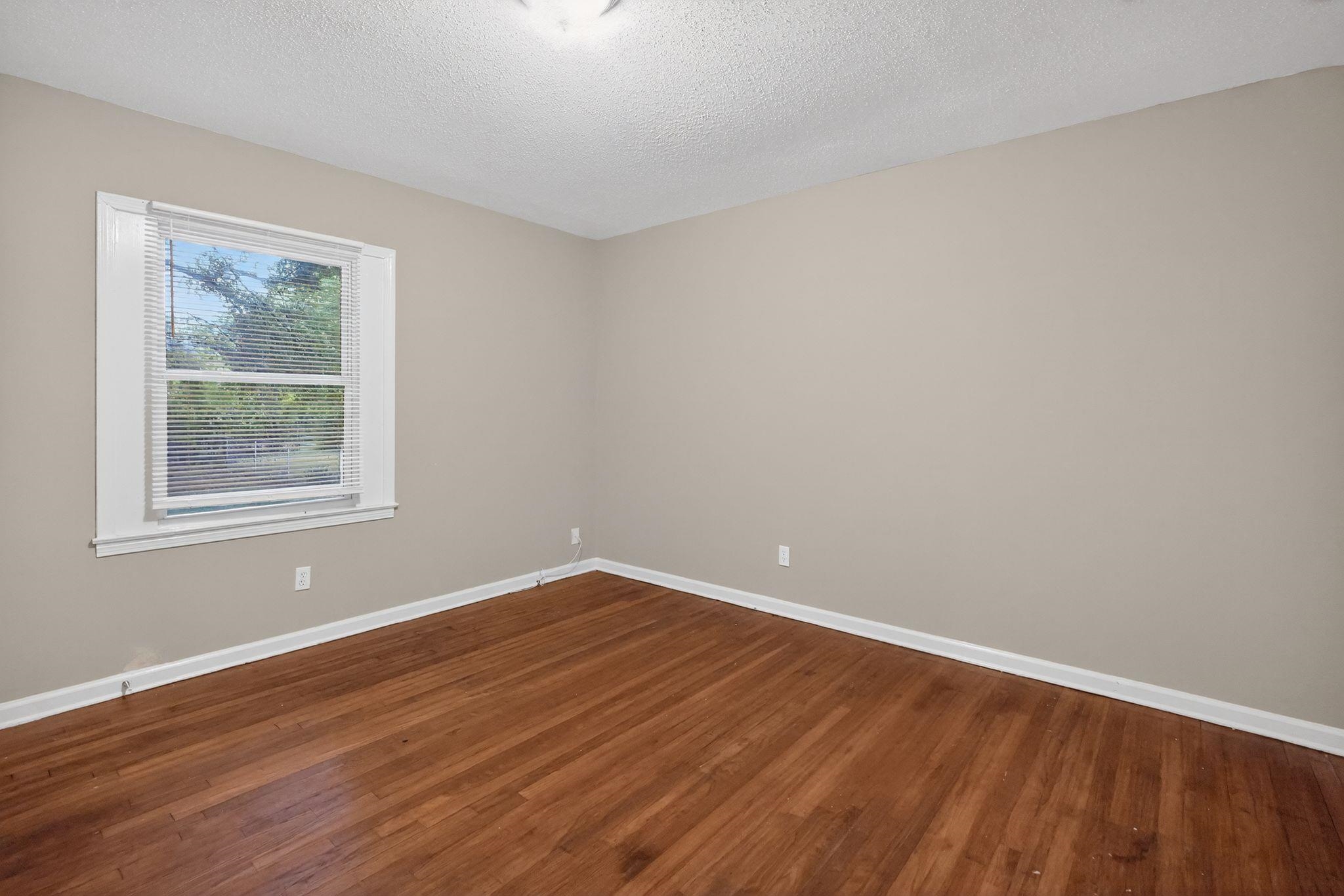 3047 S Edgeware Rd Property Photo 25