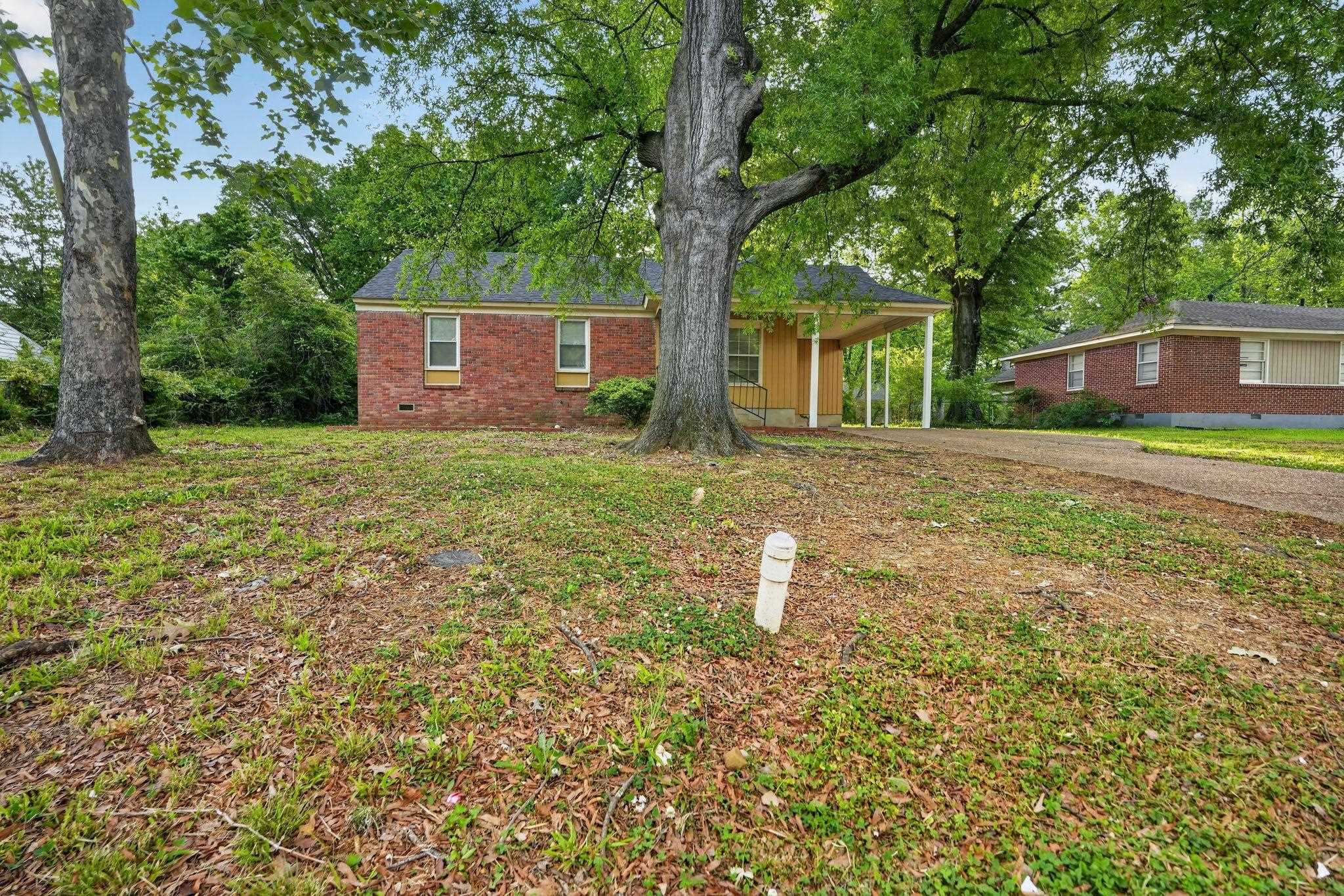 4960 Loch Lomond Dr Property Photo 1