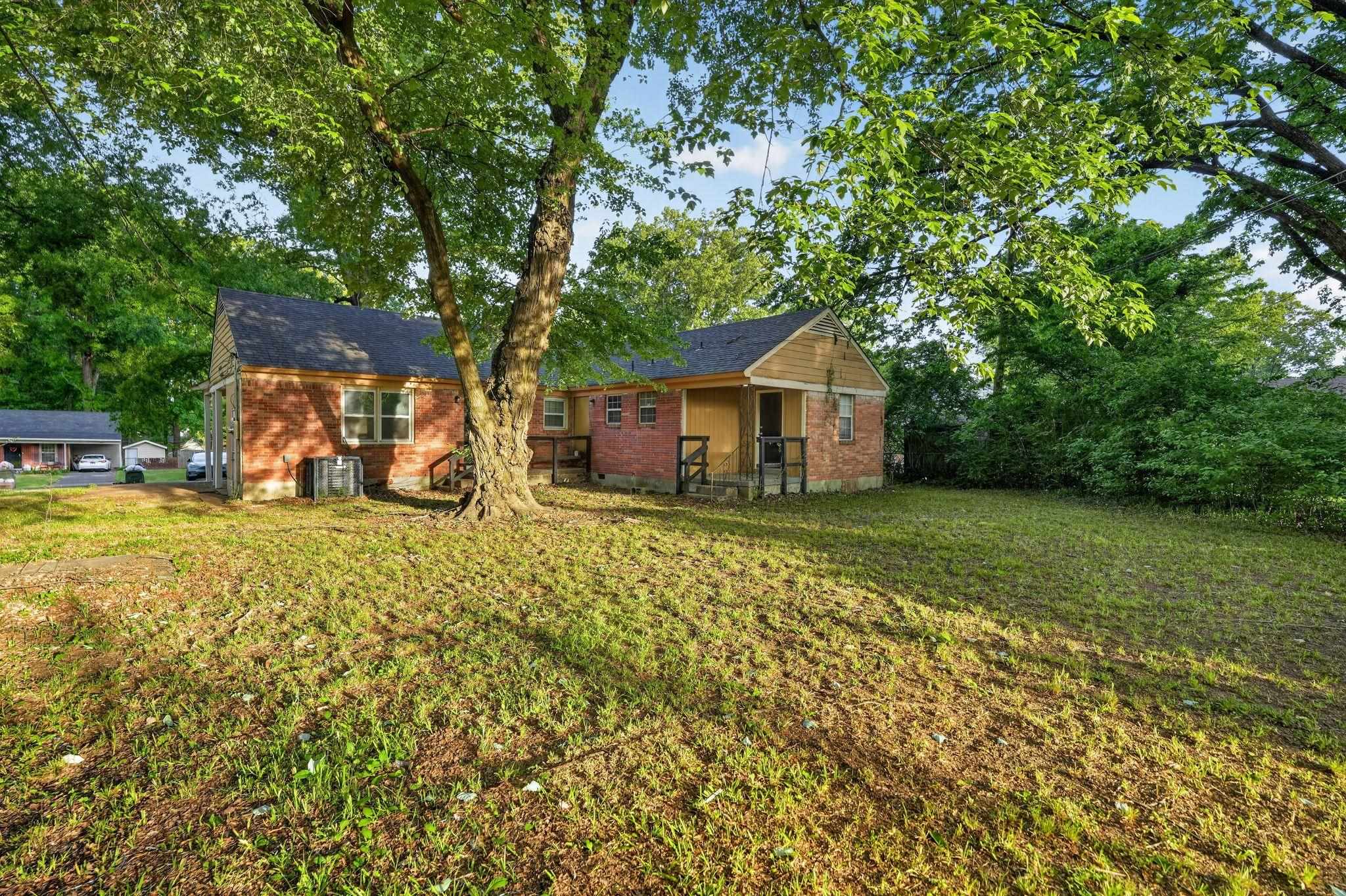 4960 Loch Lomond Dr Property Photo 2