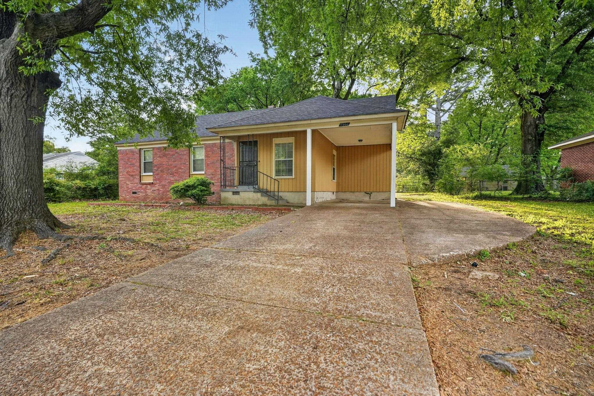 4960 Loch Lomond Dr Property Photo 3