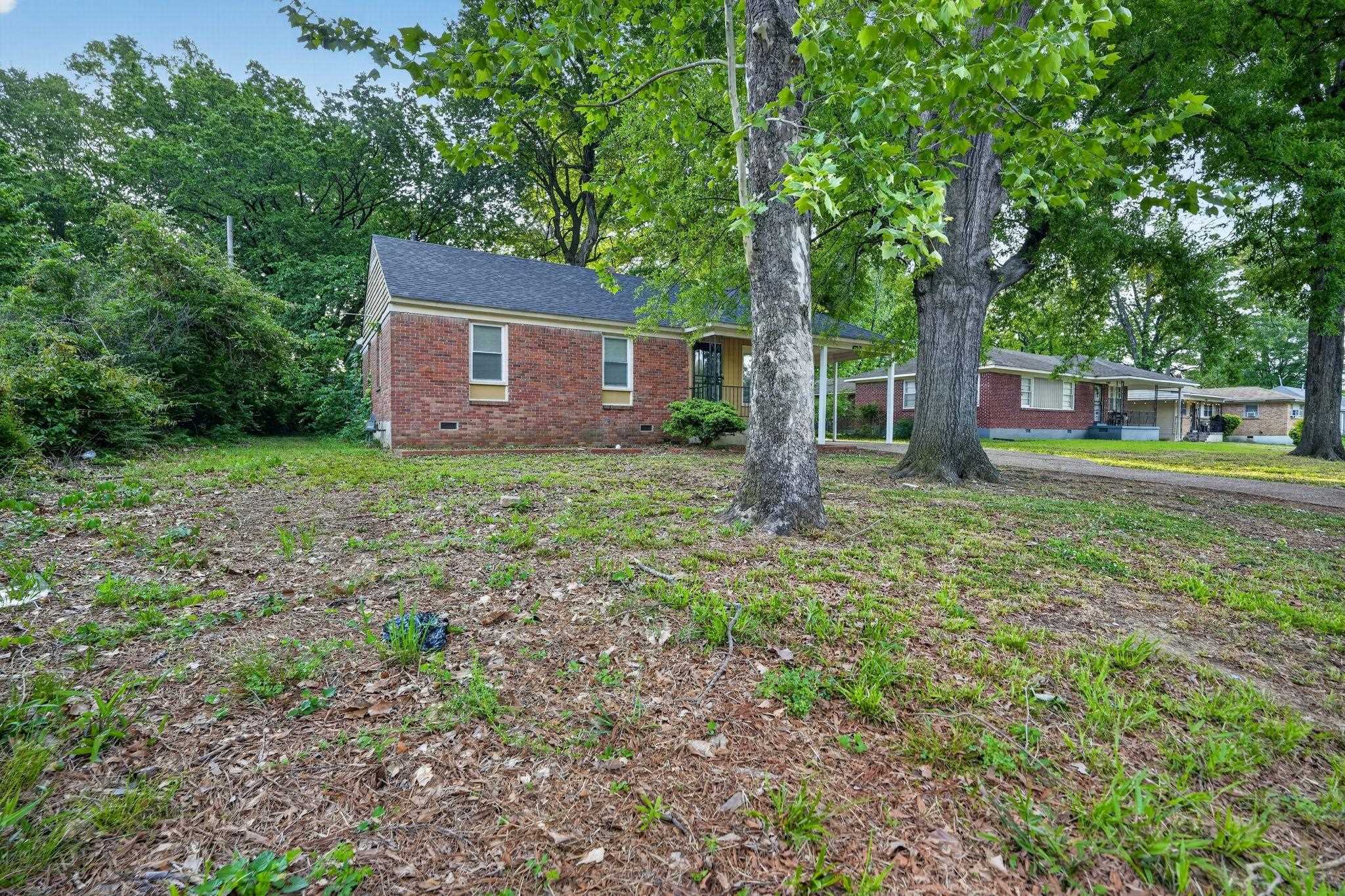 4960 Loch Lomond Dr Property Photo 4