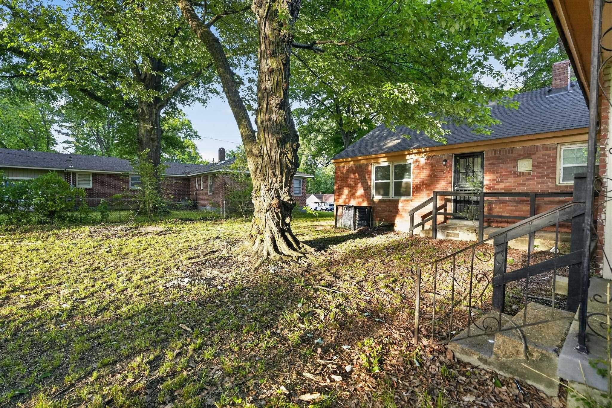 4960 Loch Lomond Dr Property Photo 5