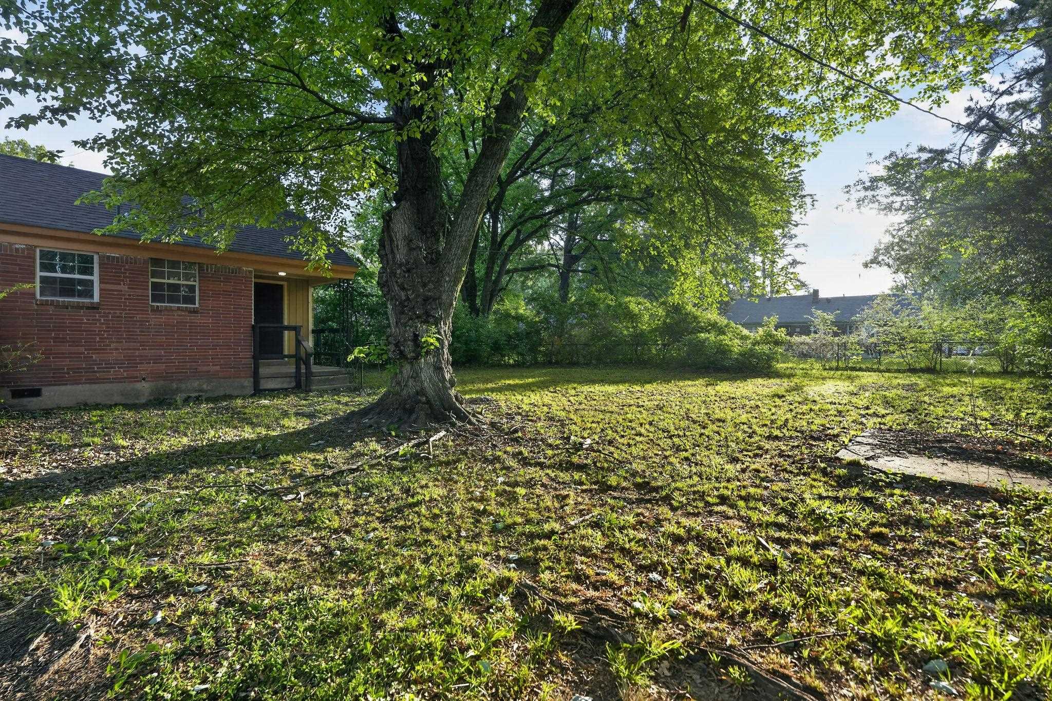 4960 Loch Lomond Dr Property Photo 7