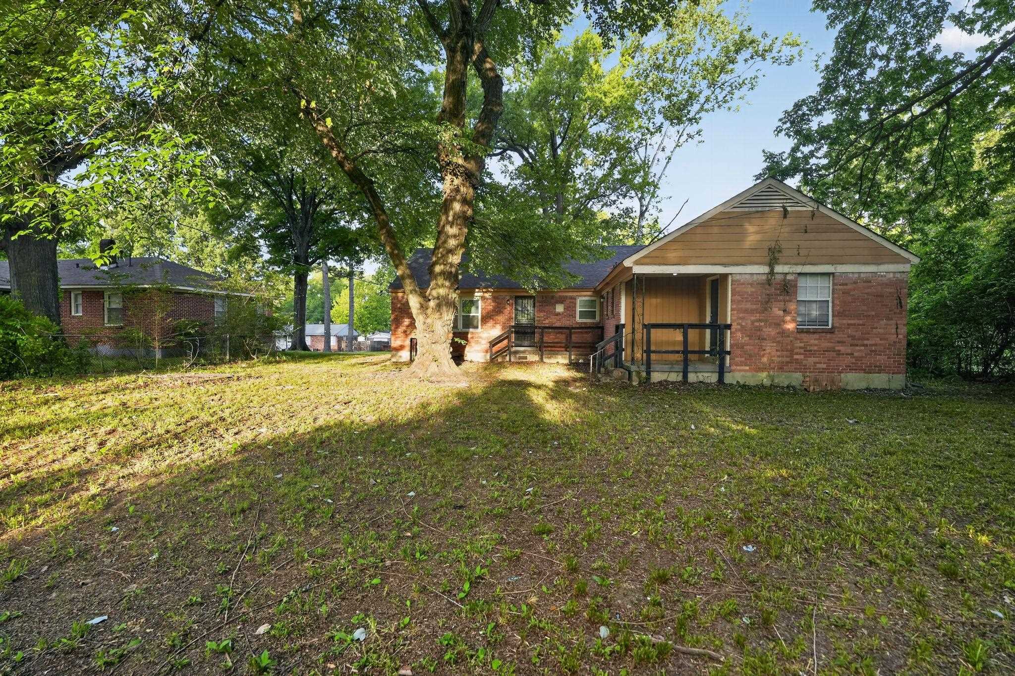4960 Loch Lomond Dr Property Photo 8