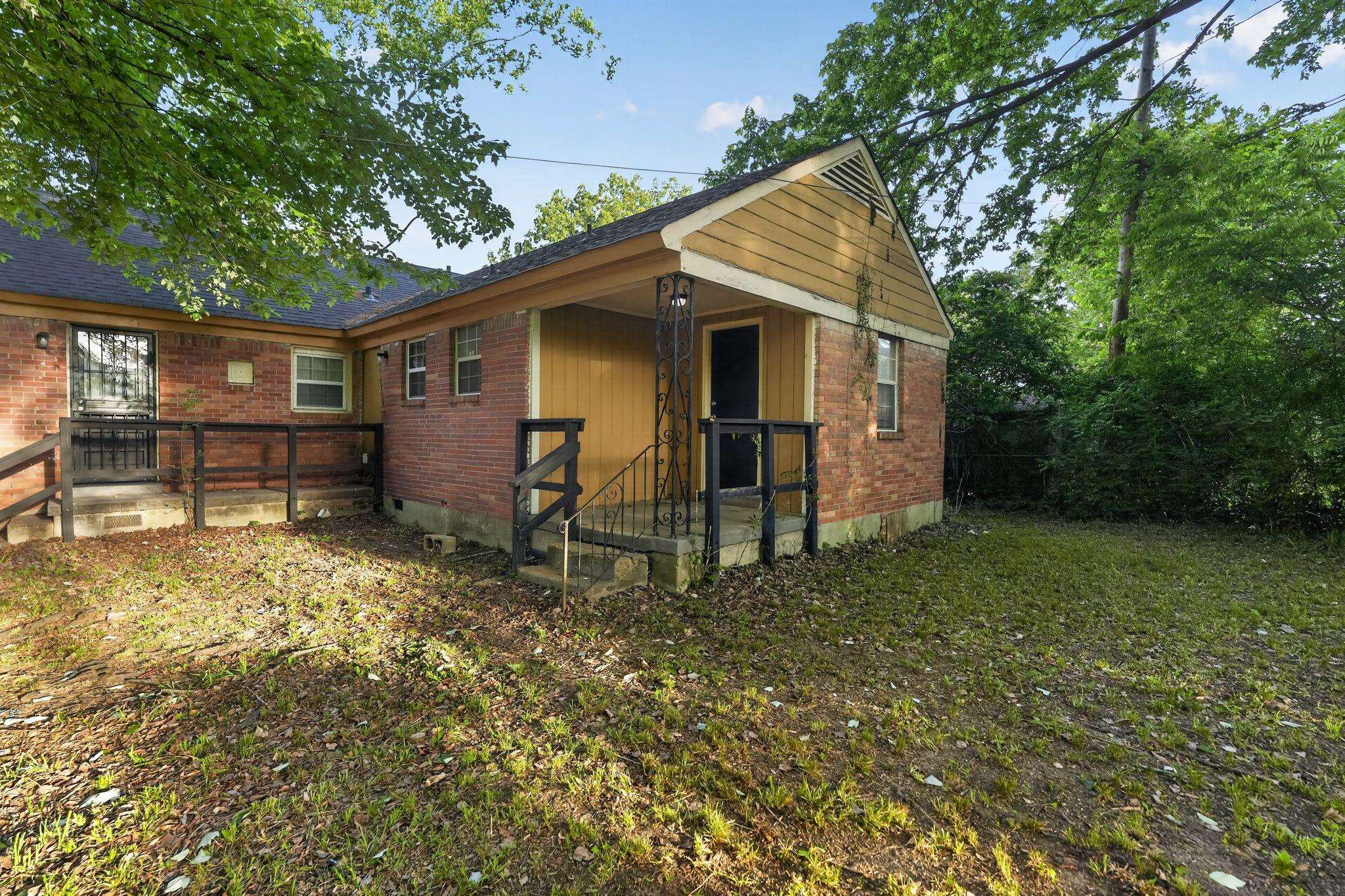 4960 Loch Lomond Dr Property Photo 9