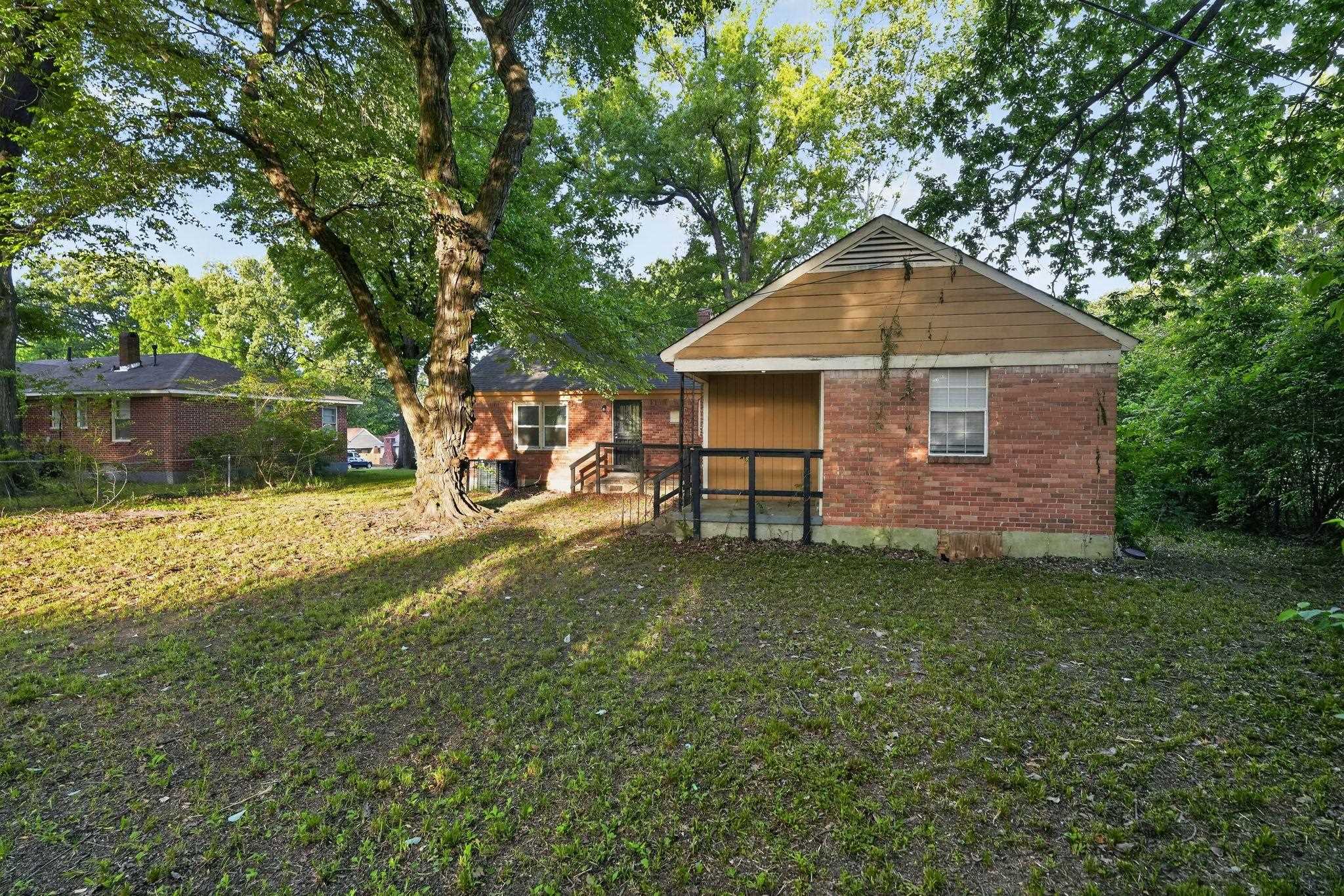 4960 Loch Lomond Dr Property Photo 11