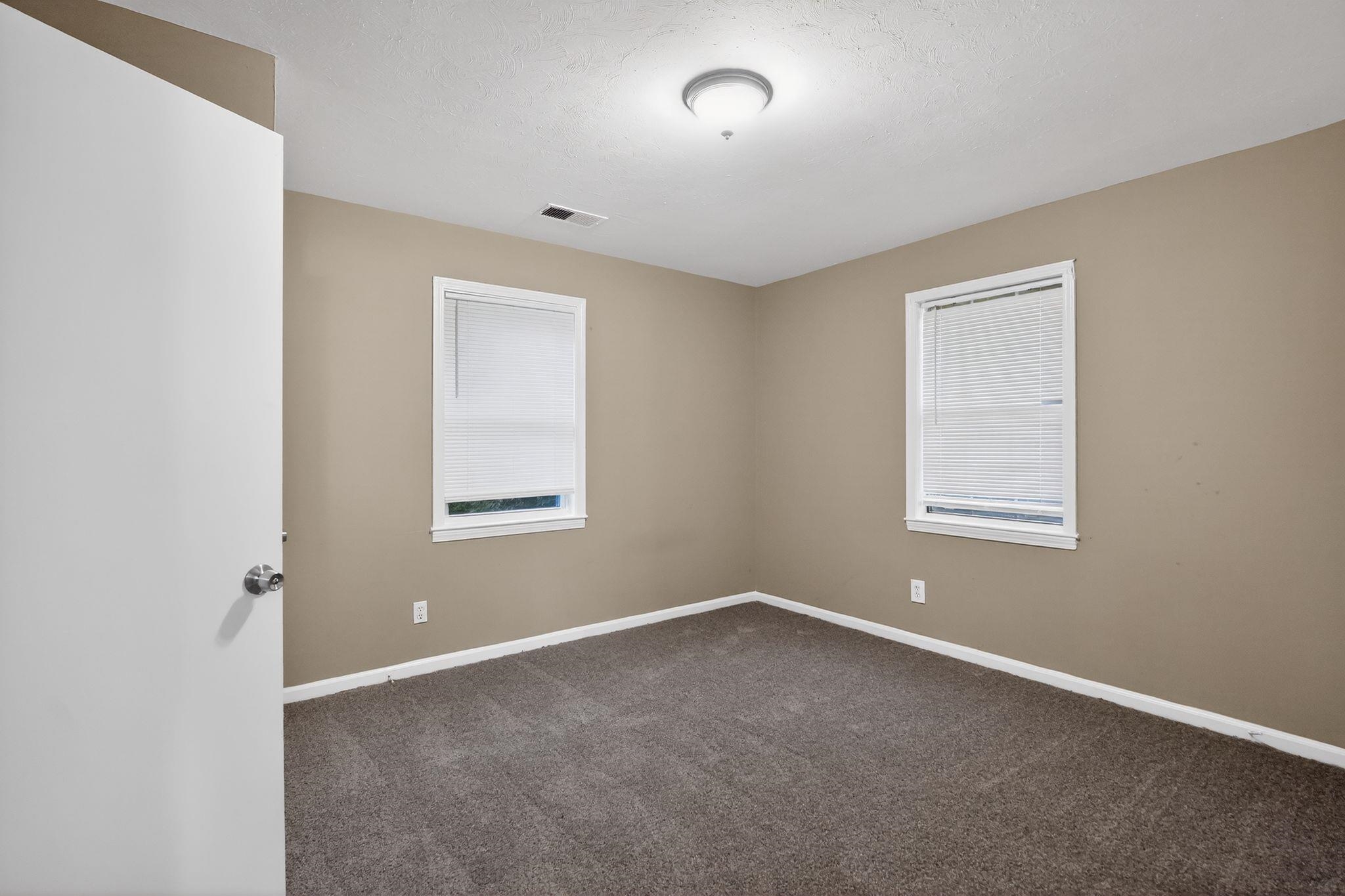 4960 Loch Lomond Dr Property Photo 18