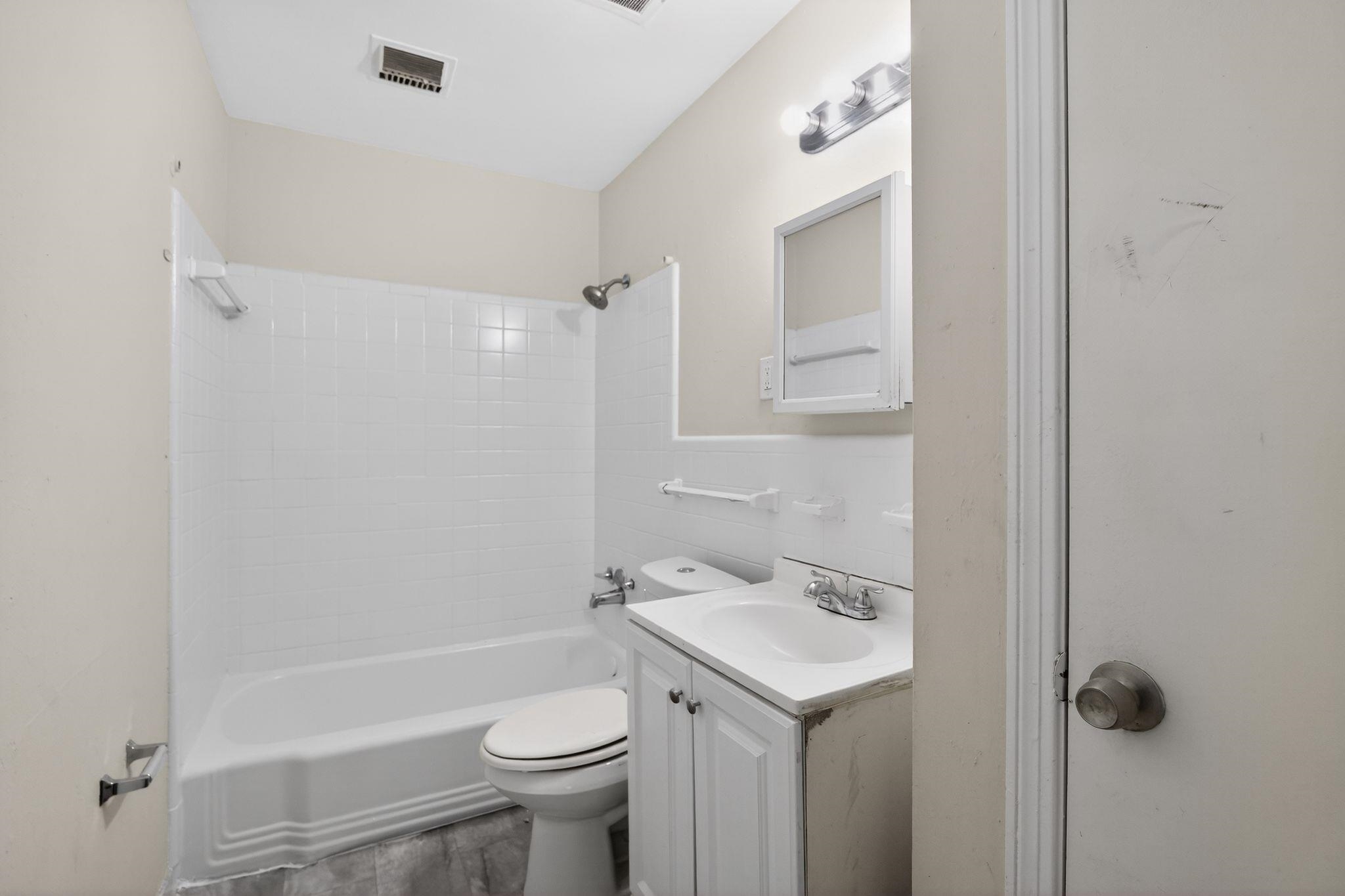 4960 Loch Lomond Dr Property Photo 30