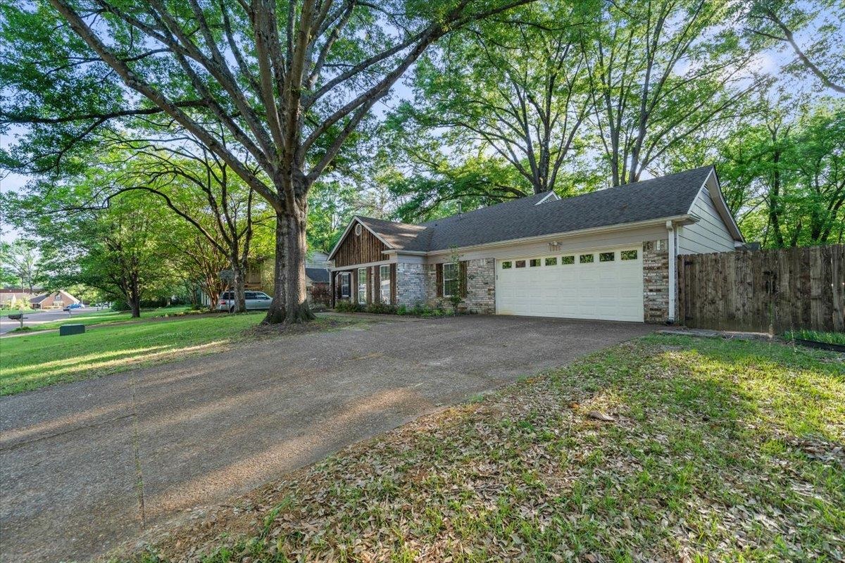 1815 Boulinwood Ln Property Photo 3