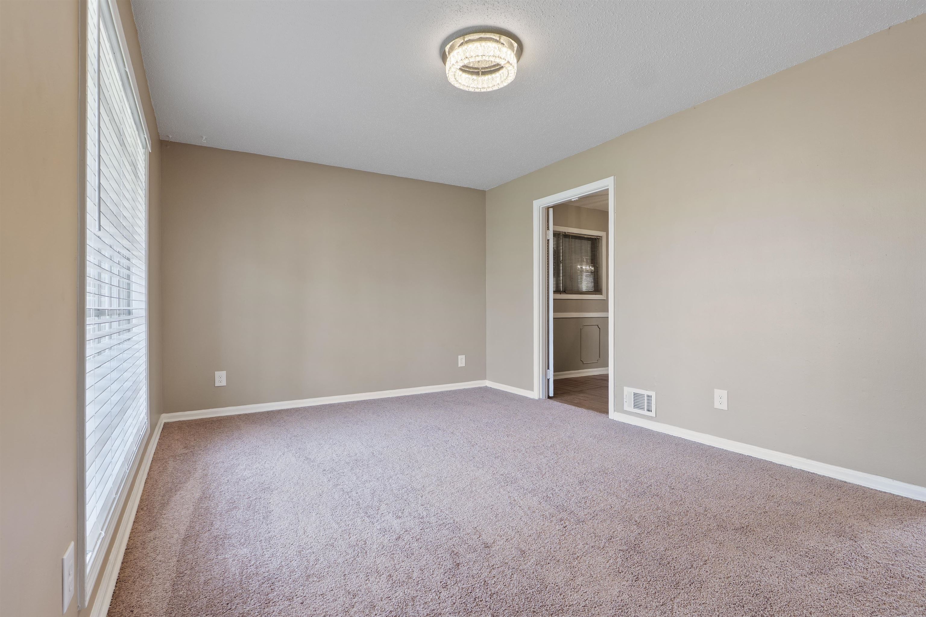 4445 Don St Property Photo 2
