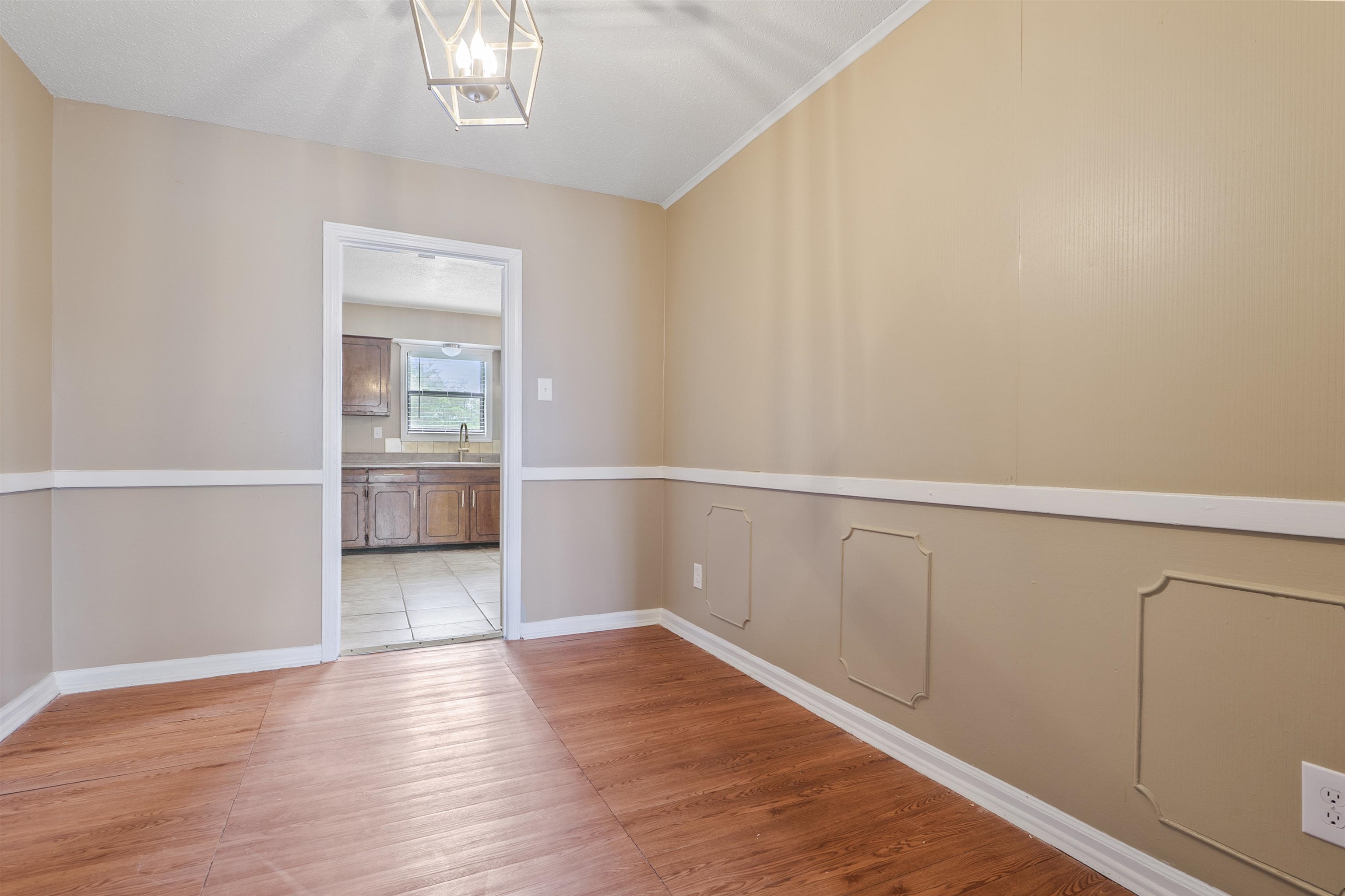 4445 Don St Property Photo 4