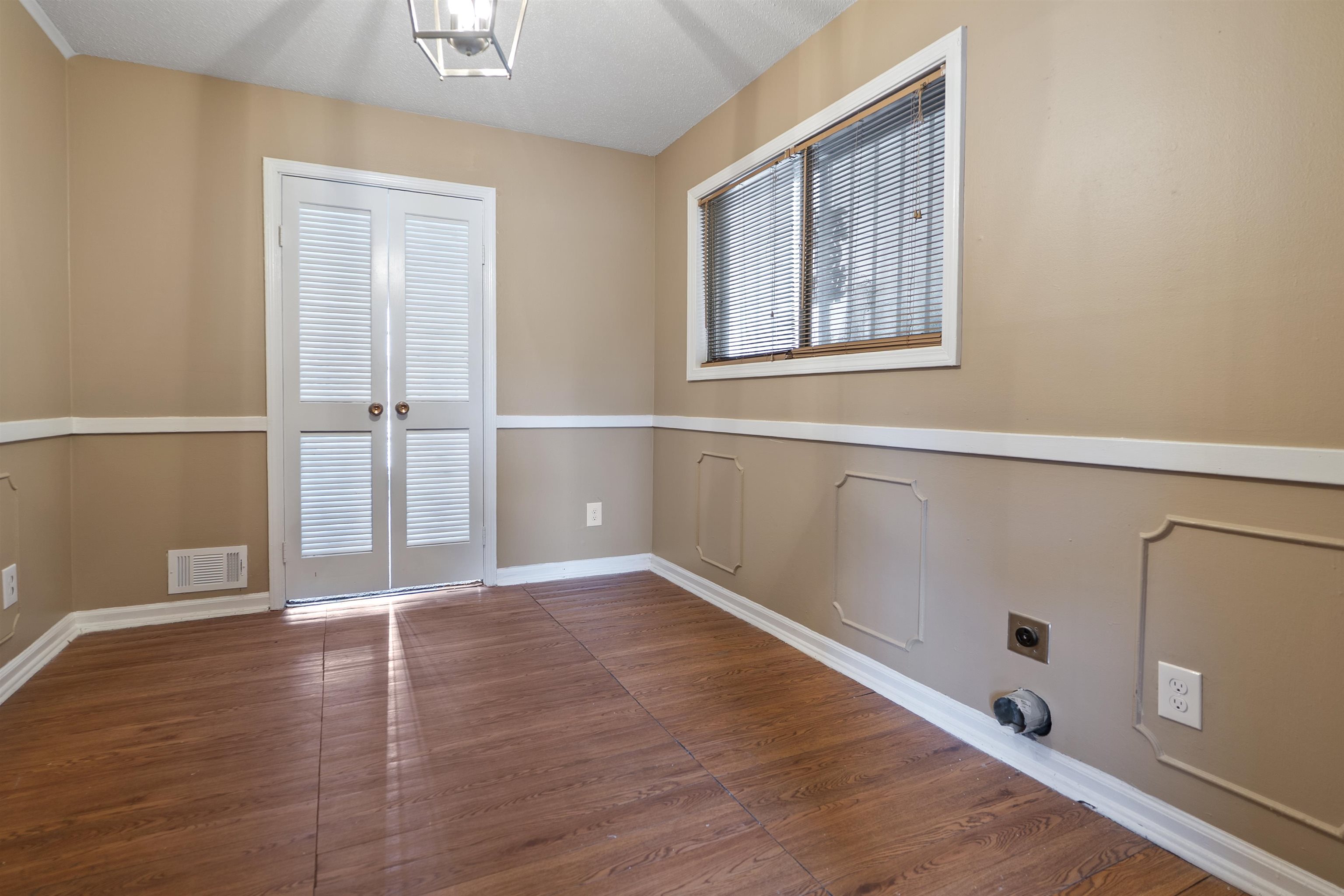 4445 Don St Property Photo 5