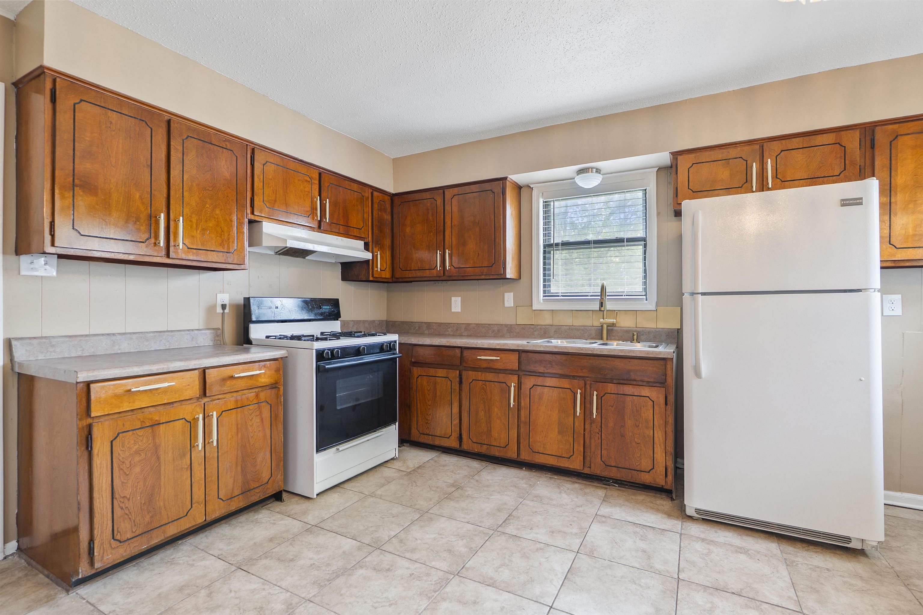 4445 Don St Property Photo 7