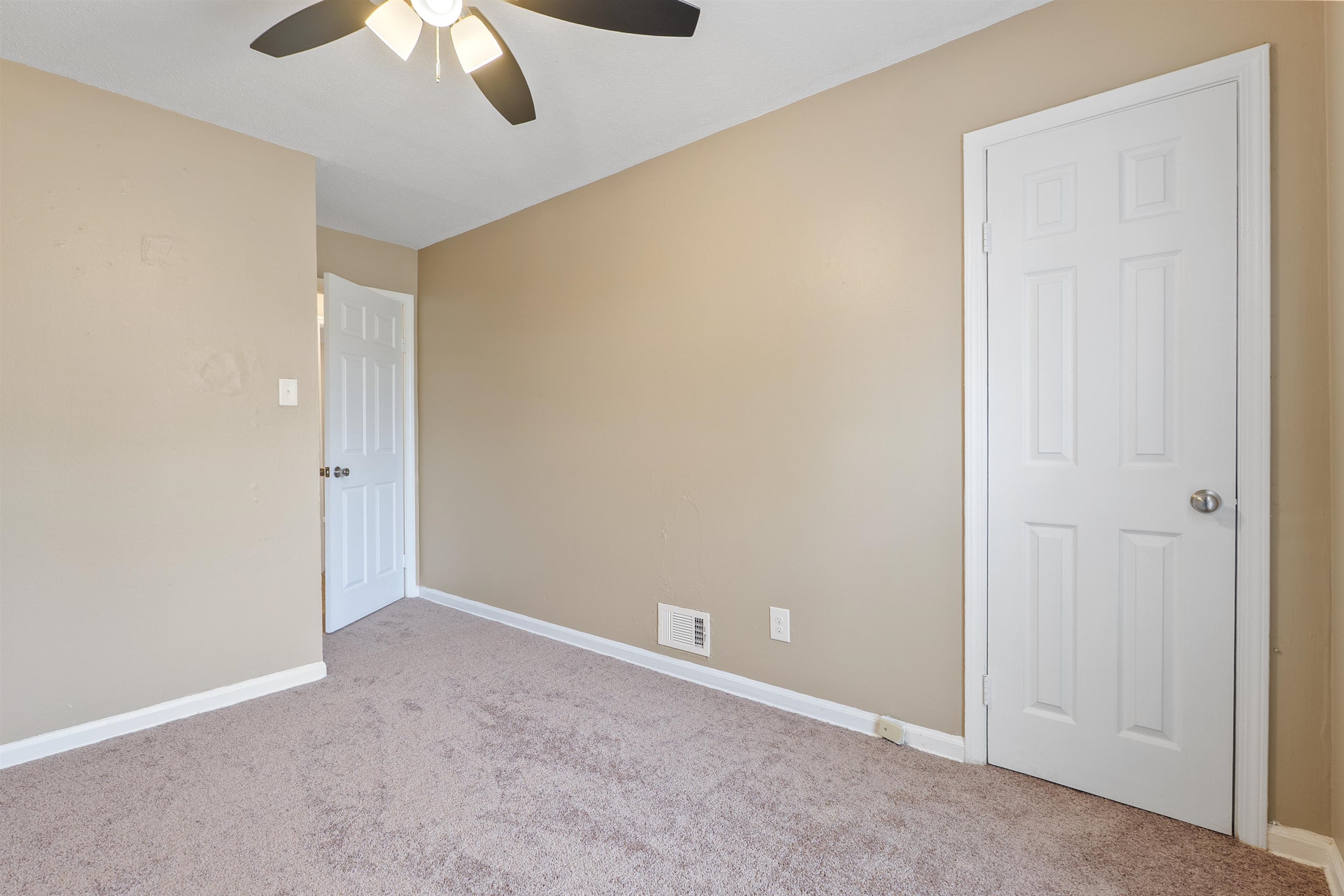 4445 Don St Property Photo 12