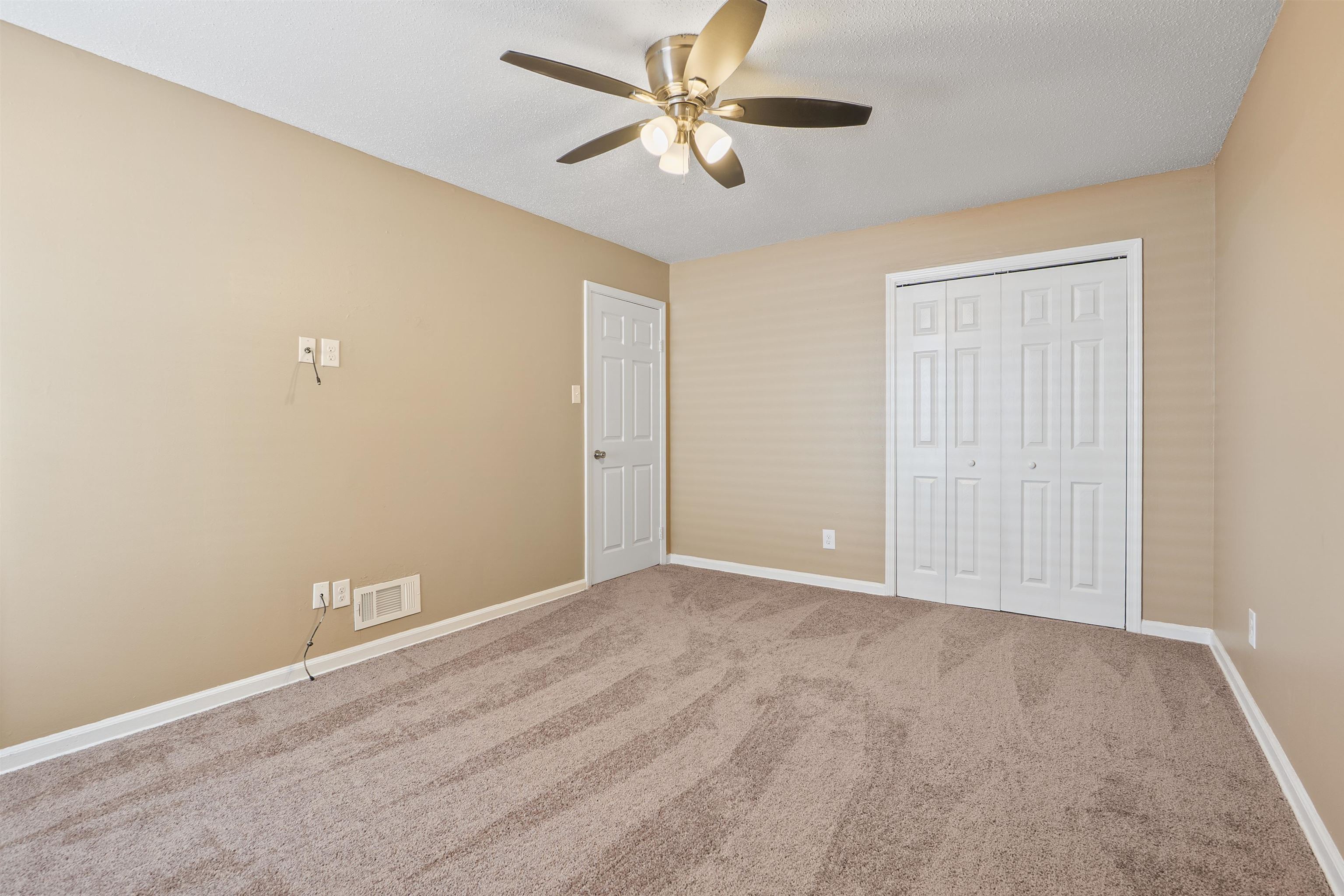 4445 Don St Property Photo 14