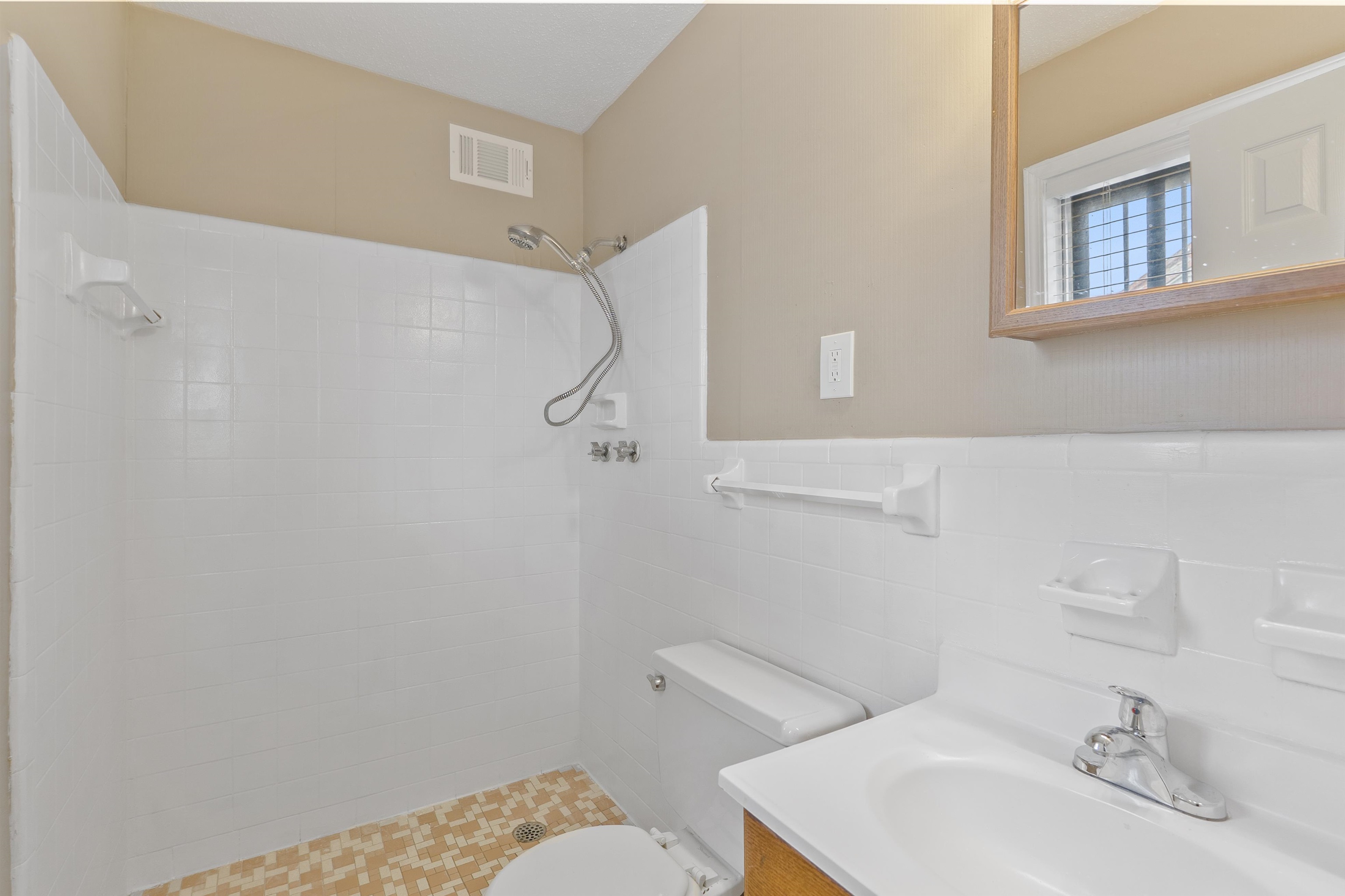 4445 Don St Property Photo 15