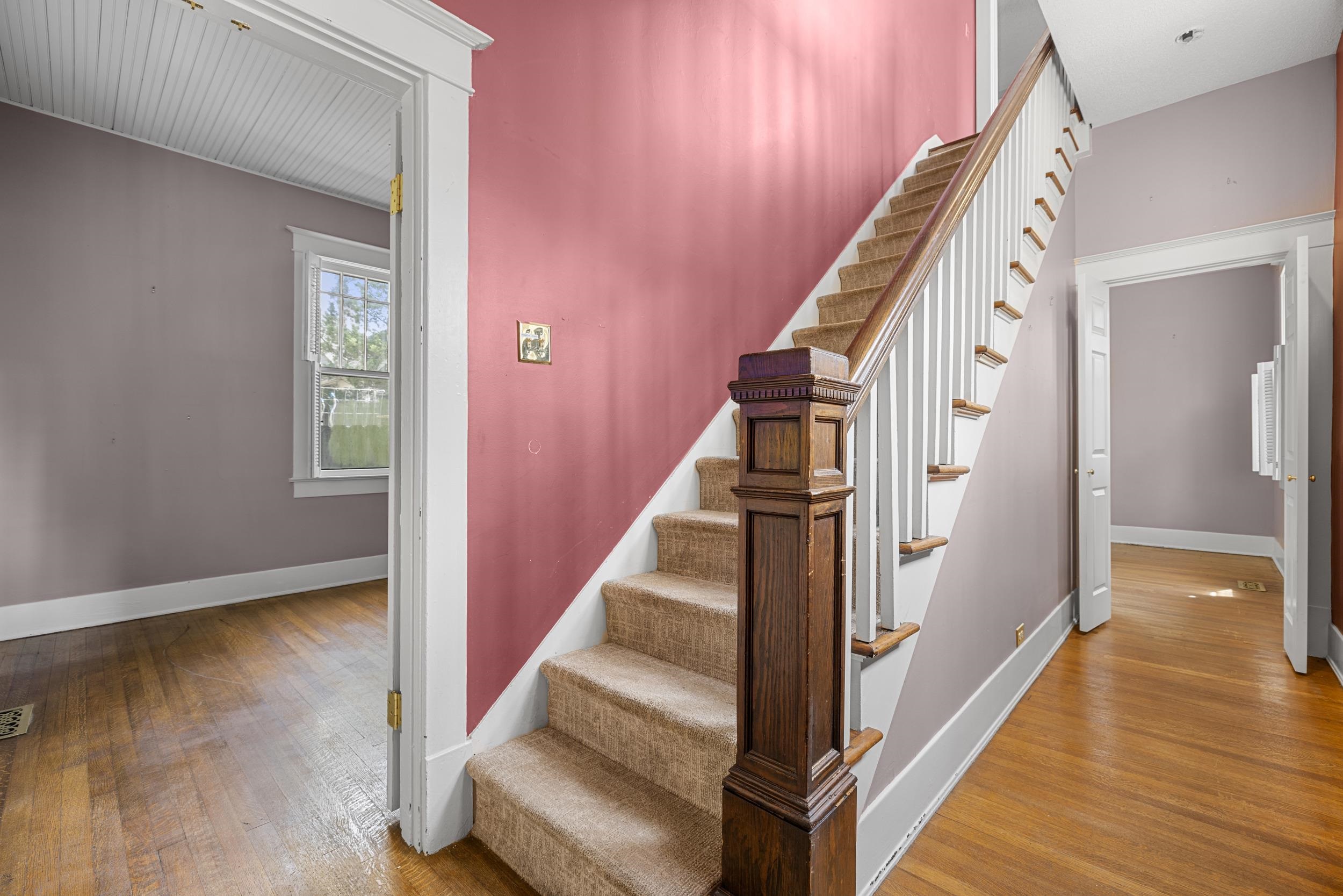 212 Florence Ave Property Photo 5