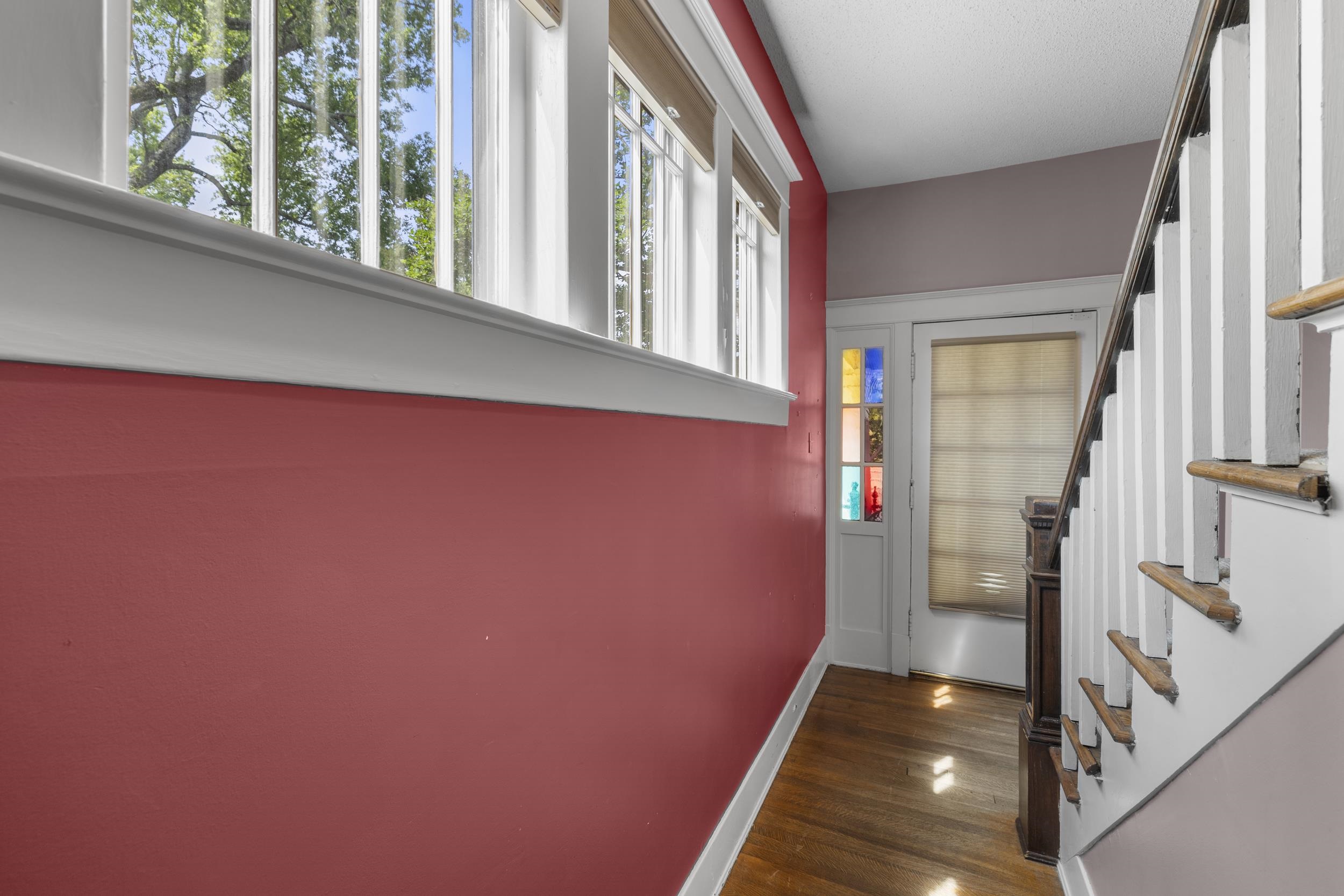 212 Florence Ave Property Photo 6