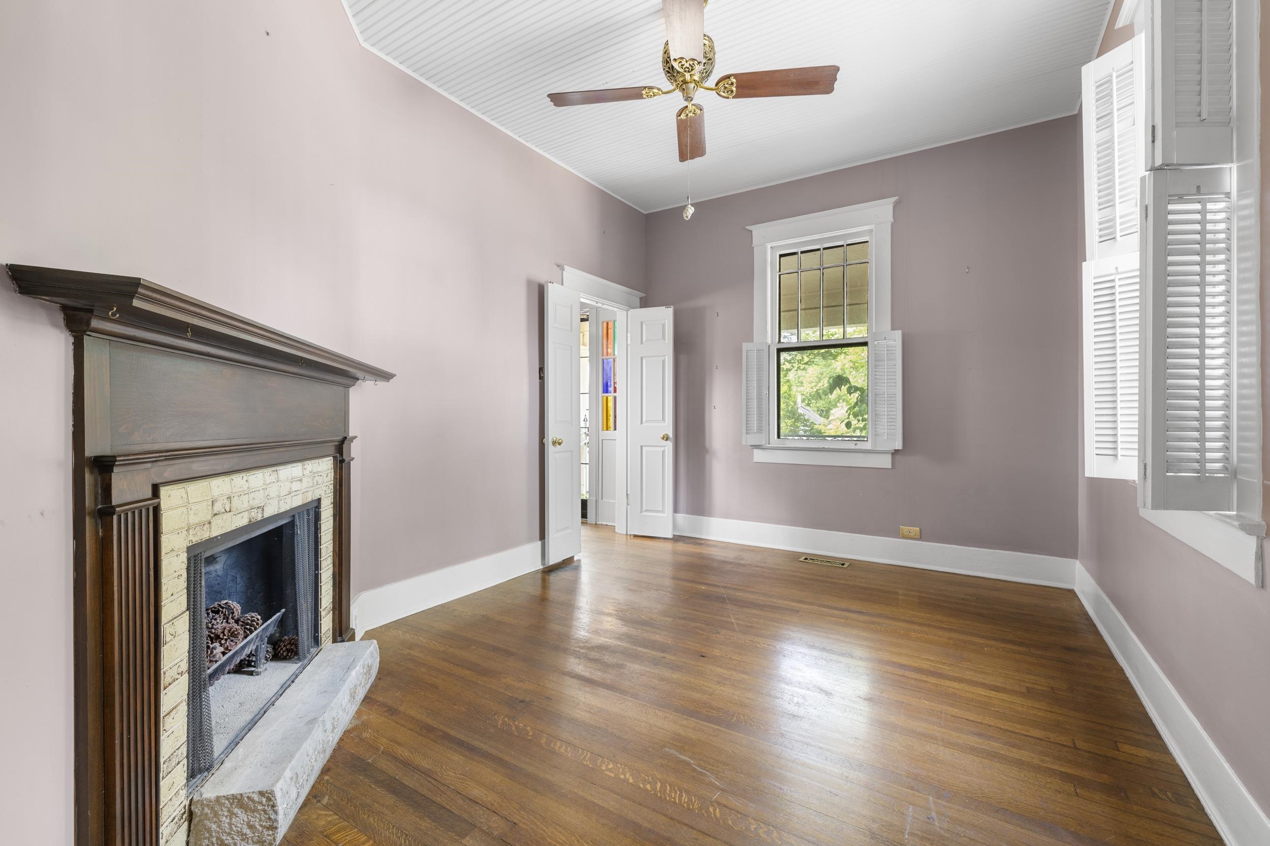 212 Florence Ave Property Photo 9