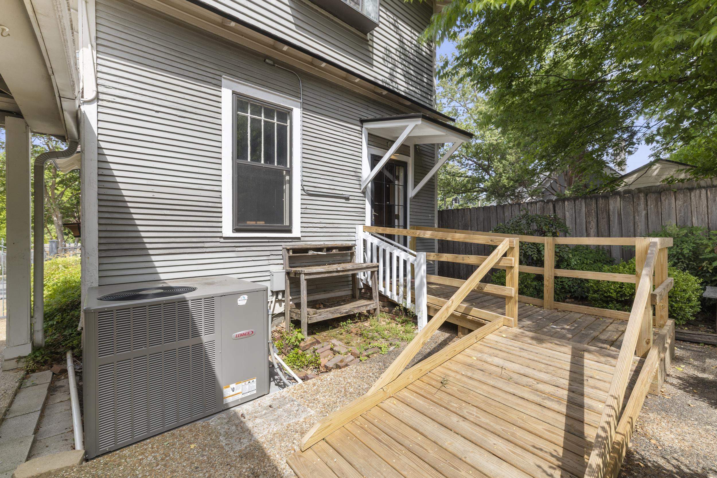 212 Florence Ave Property Photo 28