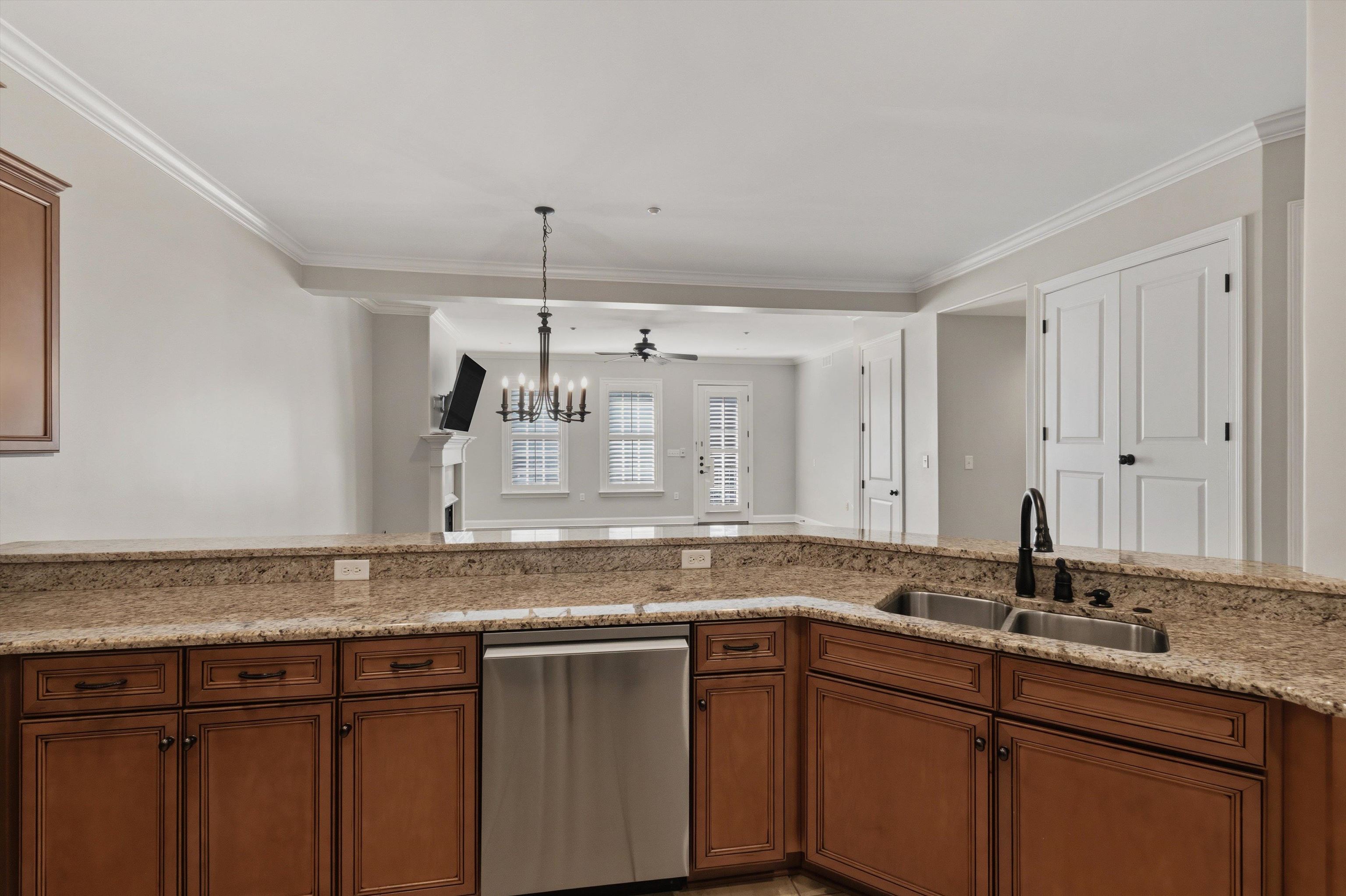 65 E Pontotoc Ave 101 Property Photo 10