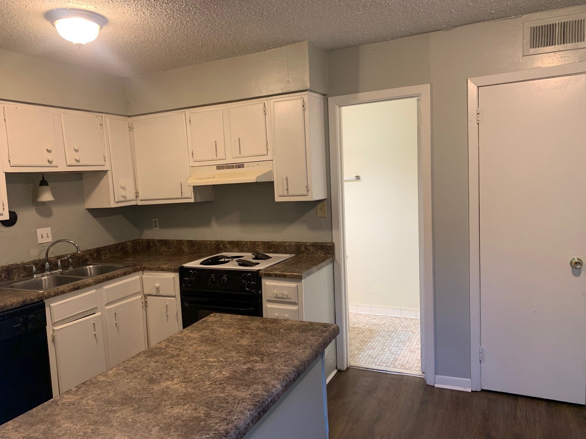 675 Miles Dr 677 Property Photo 2