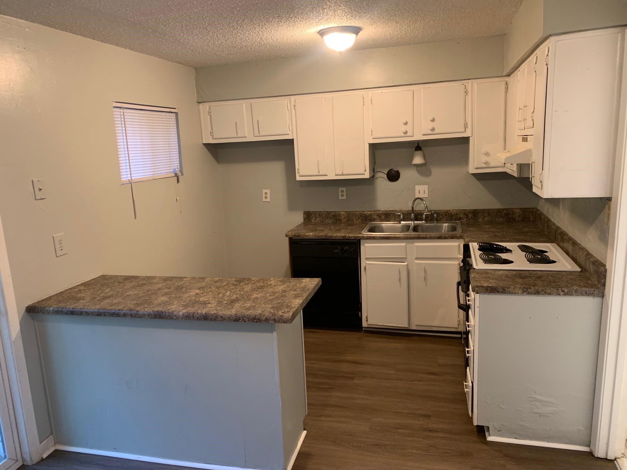 675 Miles Dr 677 Property Photo 3