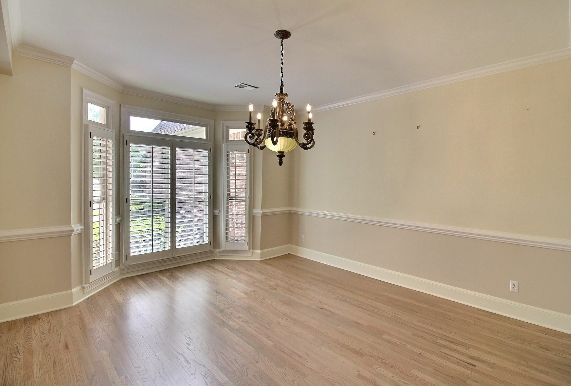 595 Kenrose St Property Photo 6