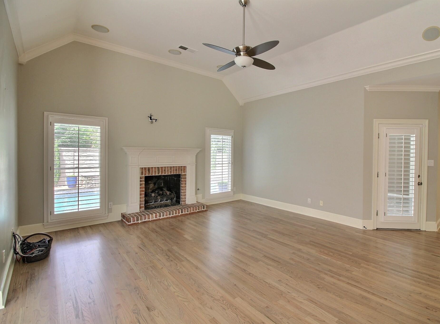 595 Kenrose St Property Photo 14