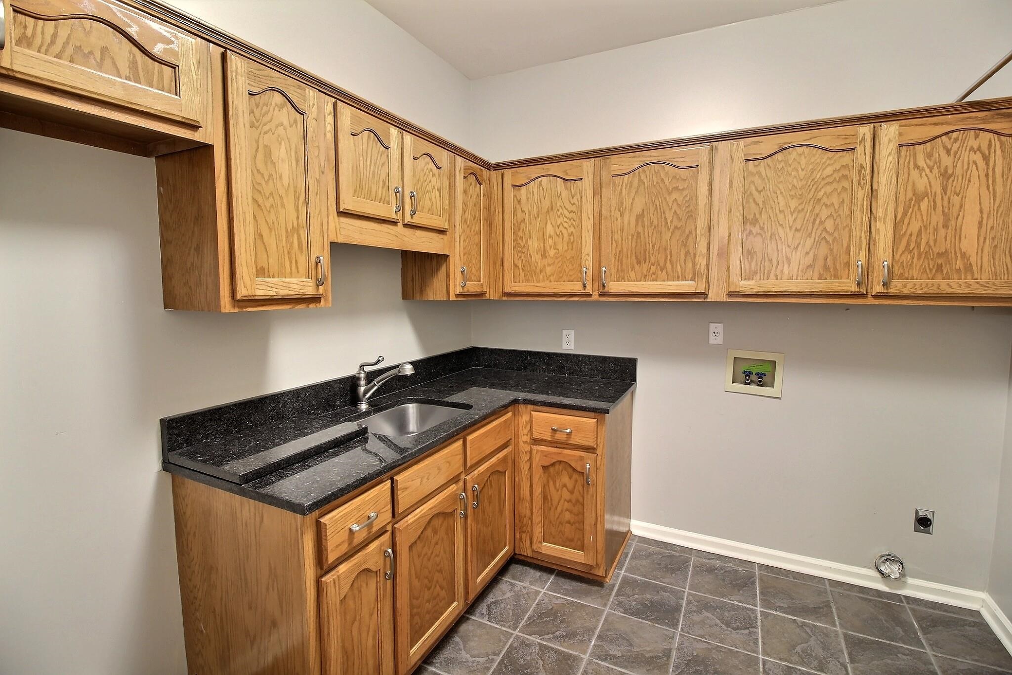 595 Kenrose St Property Photo 15