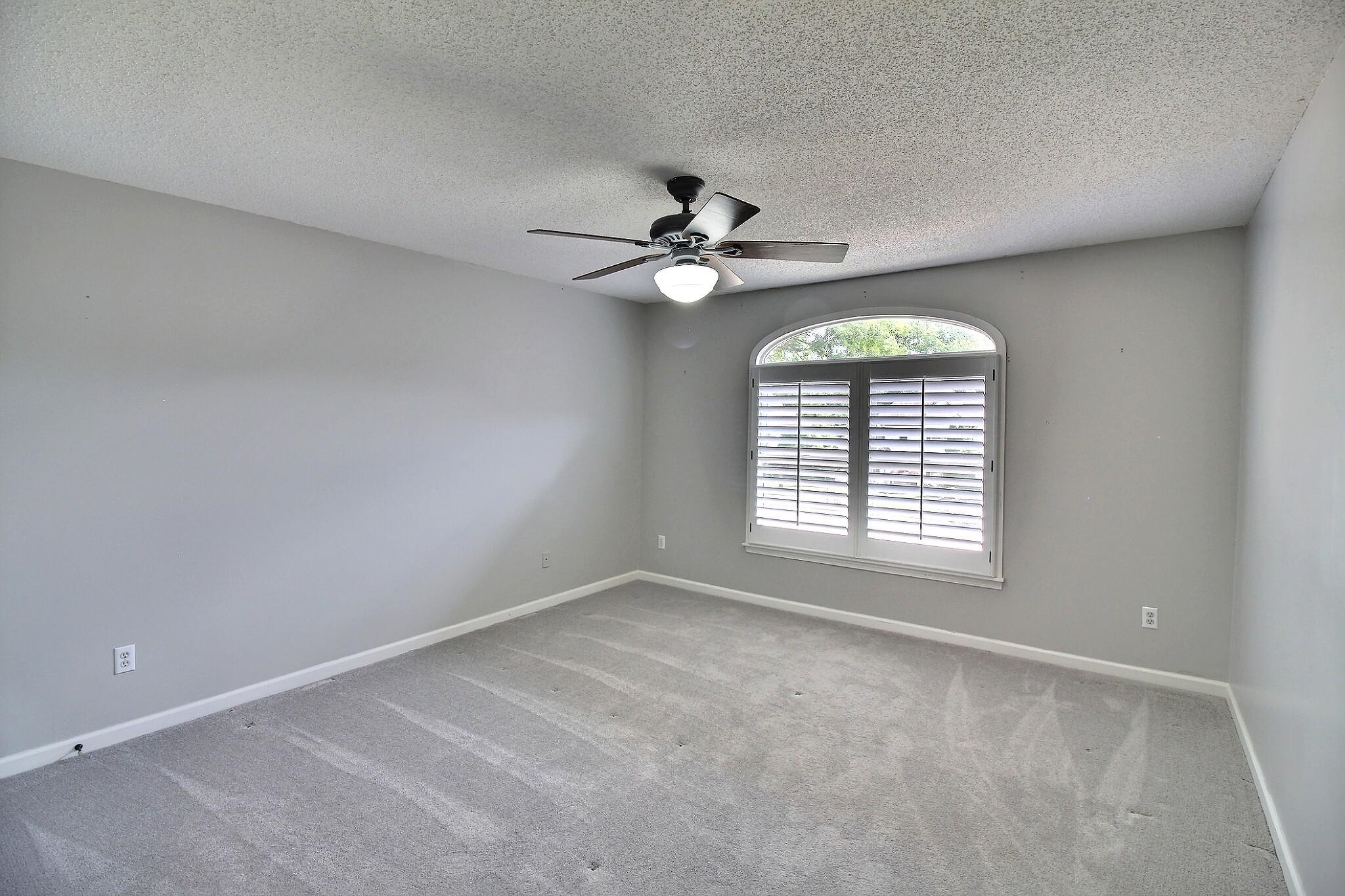 595 Kenrose St Property Photo 28