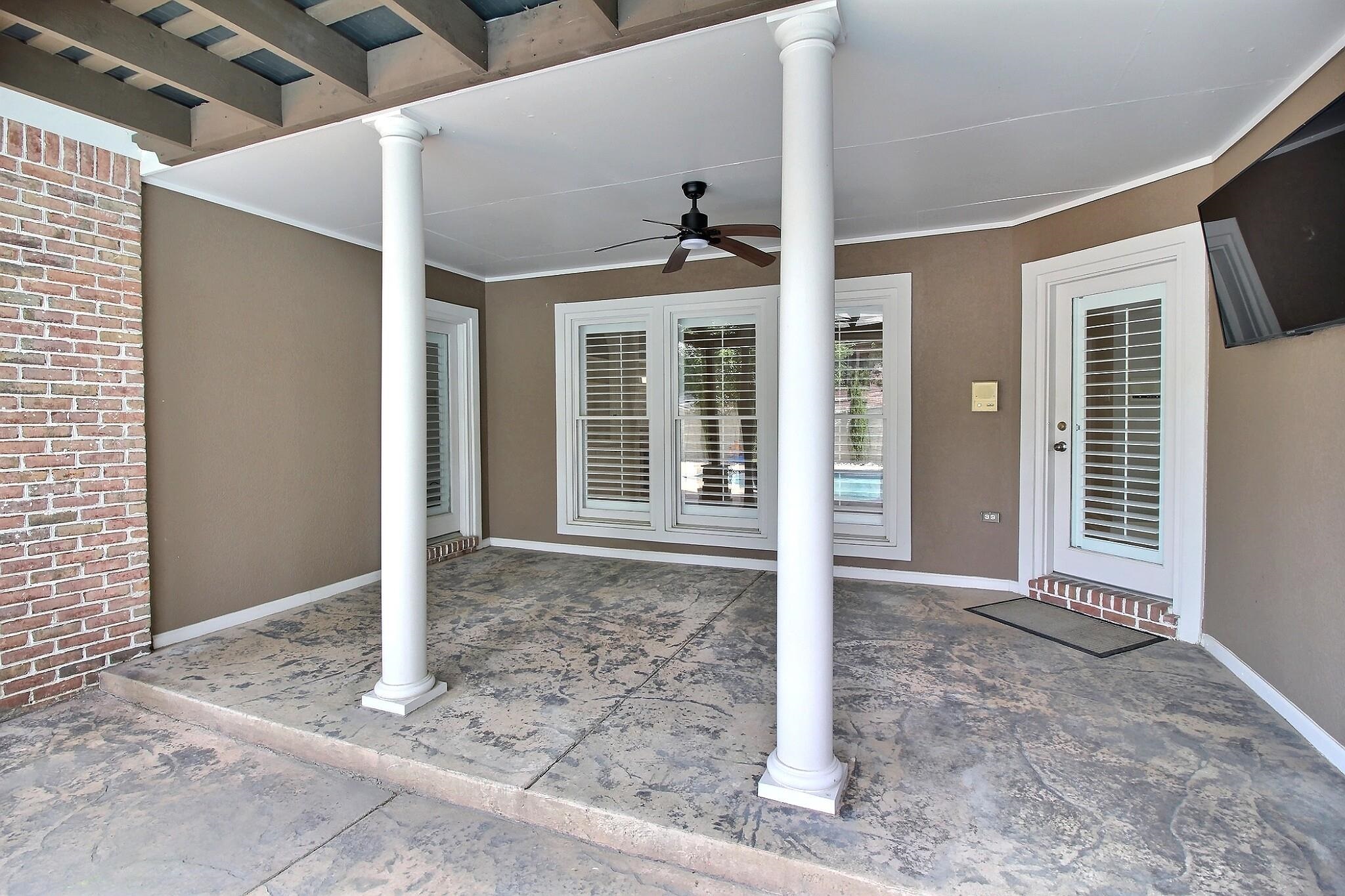 595 Kenrose St Property Photo 32