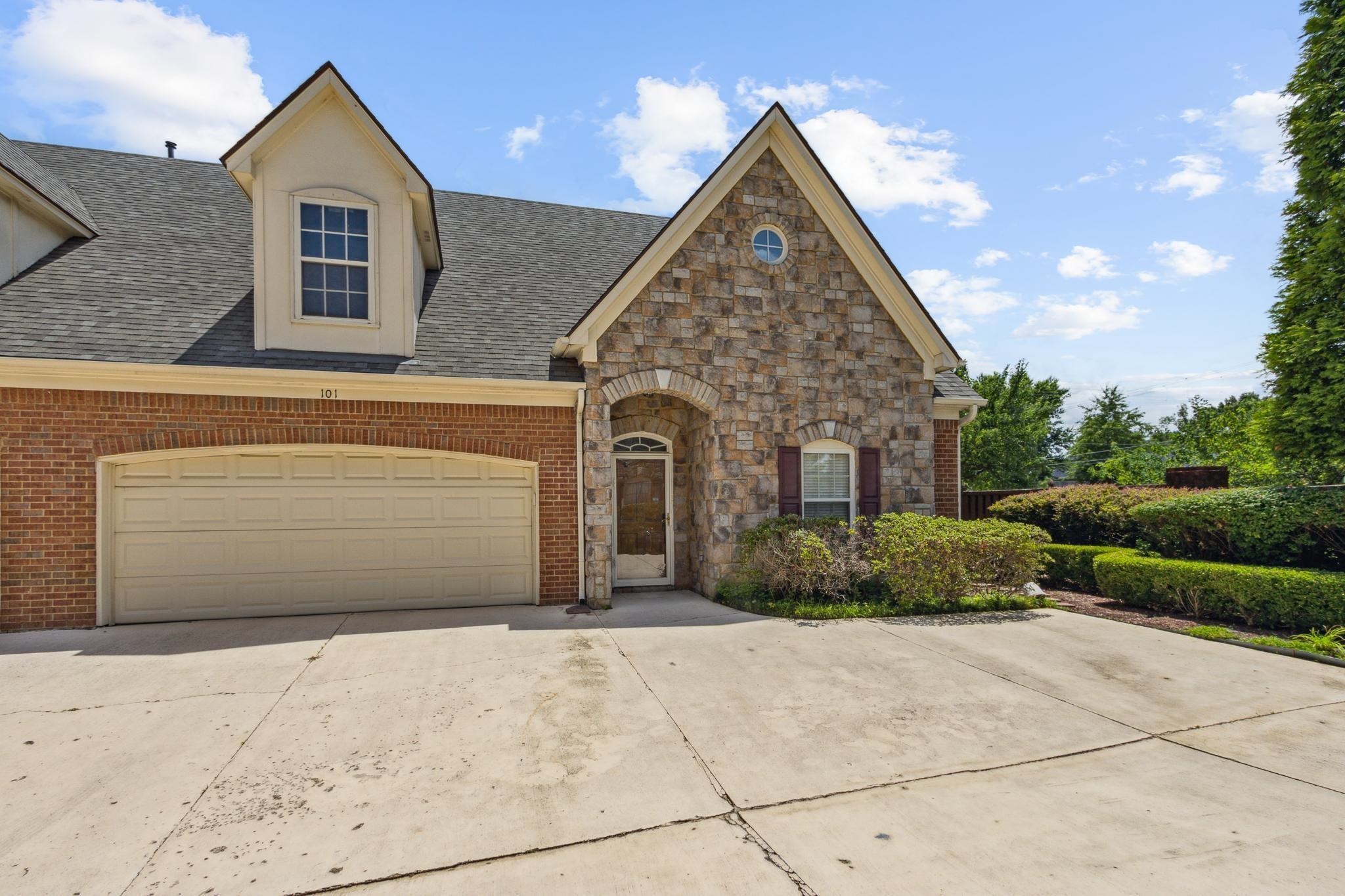 1595 DEXTER GROVE CT 101