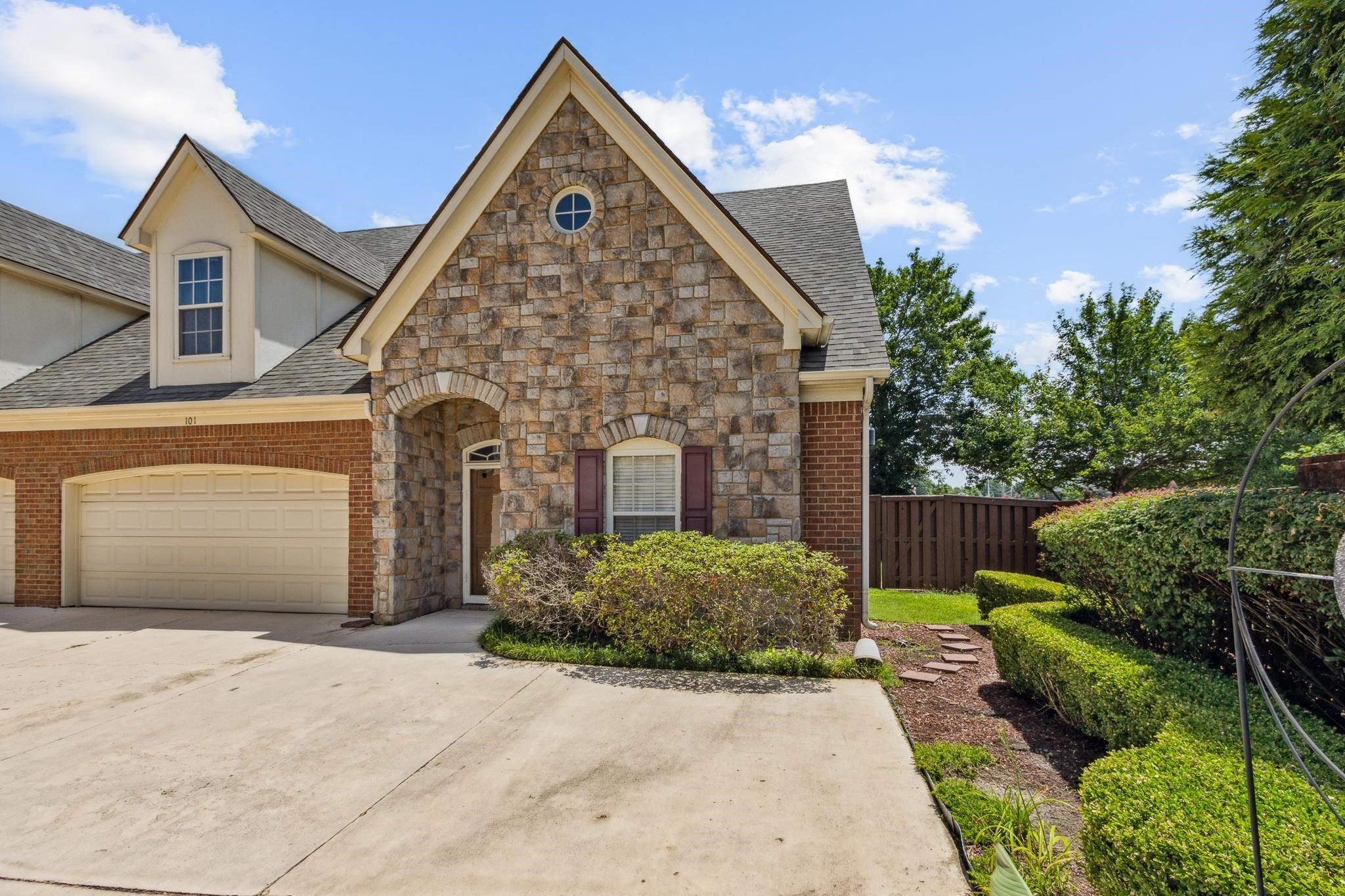 1595 Dexter Grove Ct 101 Property Photo 2