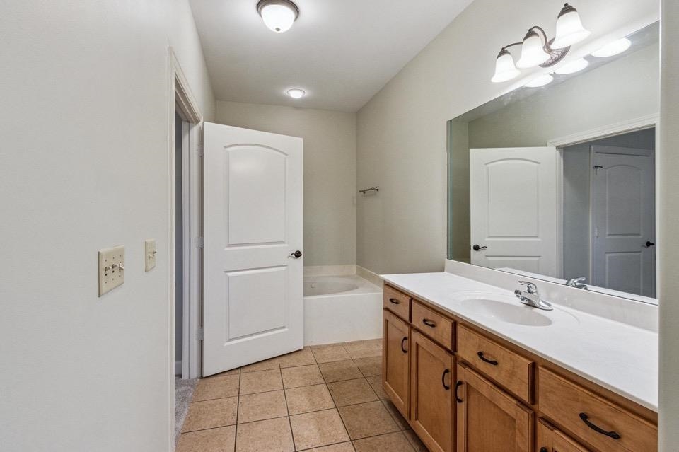 1595 Dexter Grove Ct 101 Property Photo 10