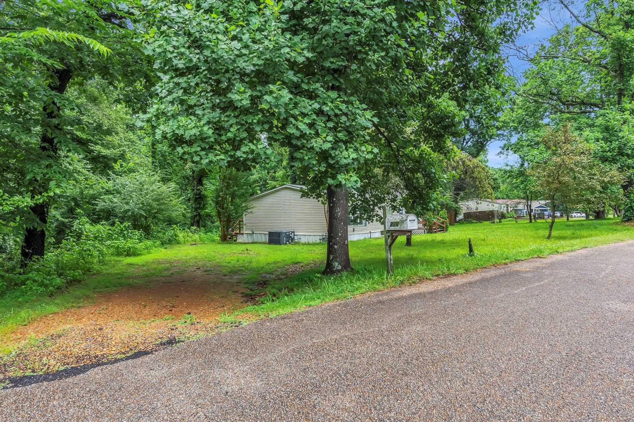 276 Hilldale Ln Property Photo 3