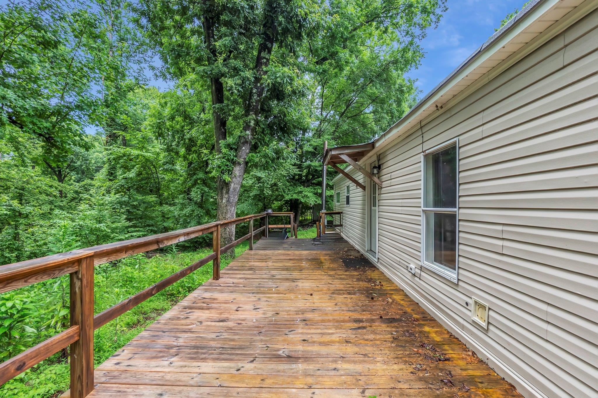 276 Hilldale Ln Property Photo 4