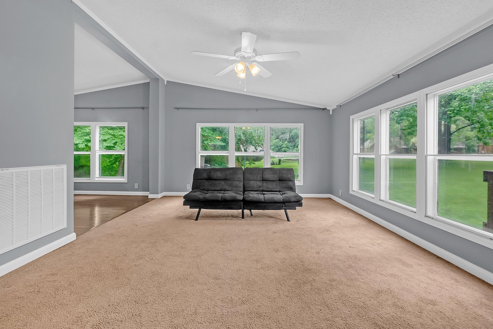 276 Hilldale Ln Property Photo 6