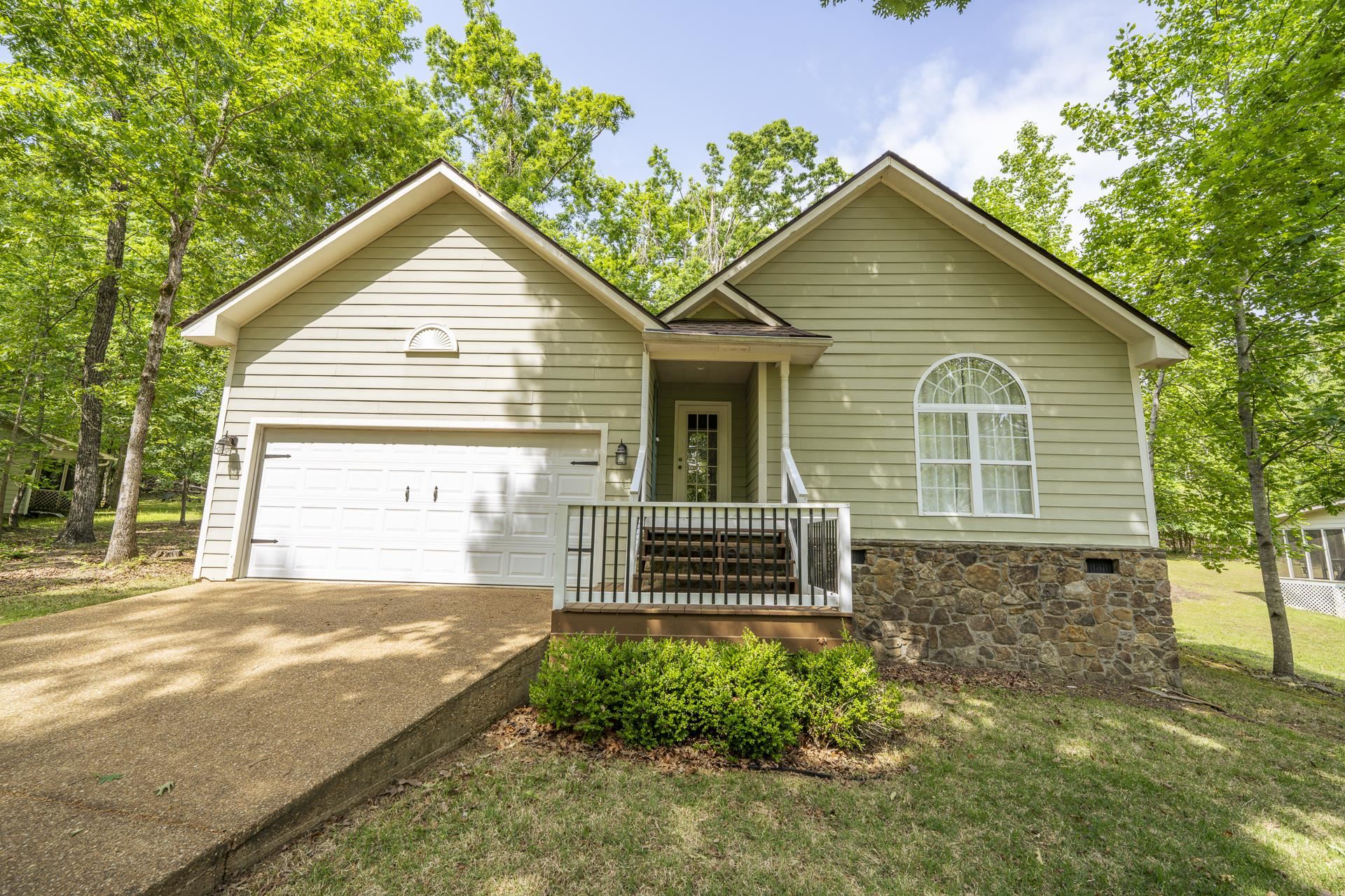 100 Masters Ct Property Photo 2