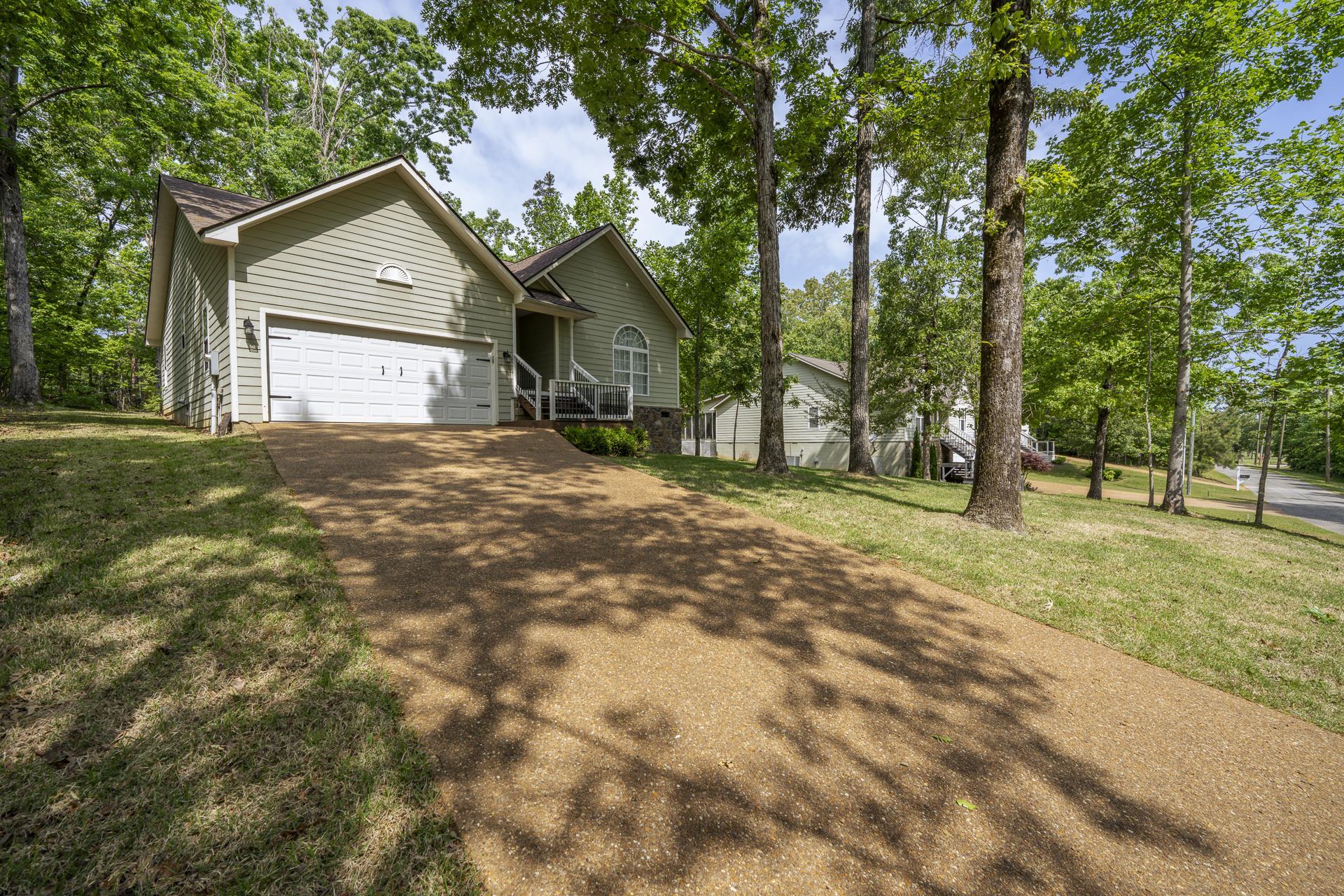 100 Masters Ct Property Photo 3