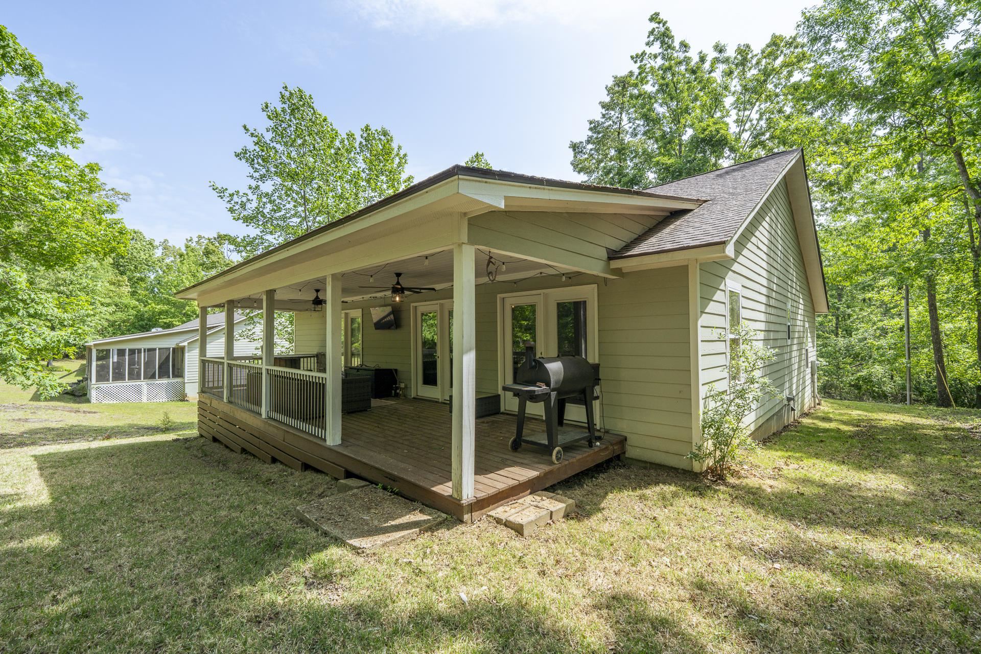100 Masters Ct Property Photo 6