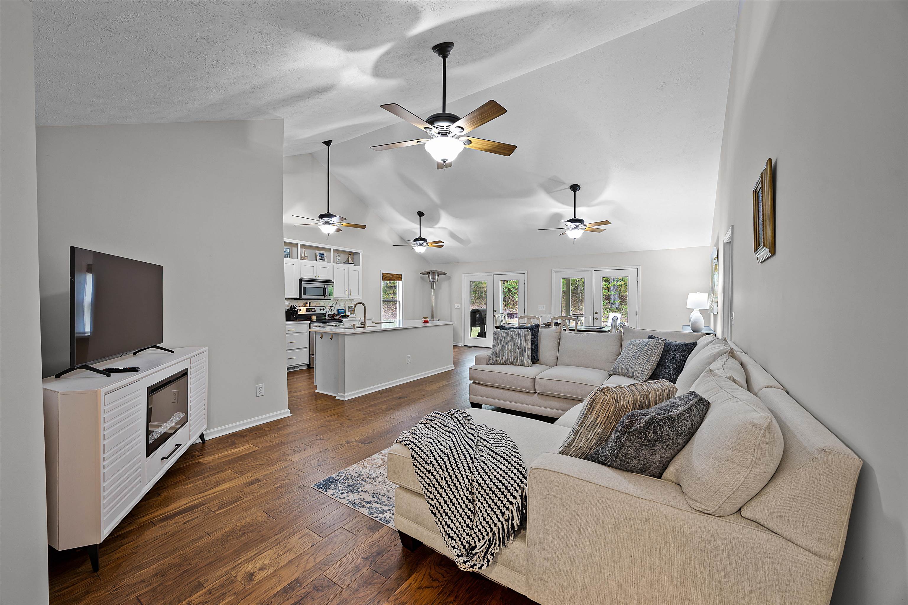 100 Masters Ct Property Photo 13