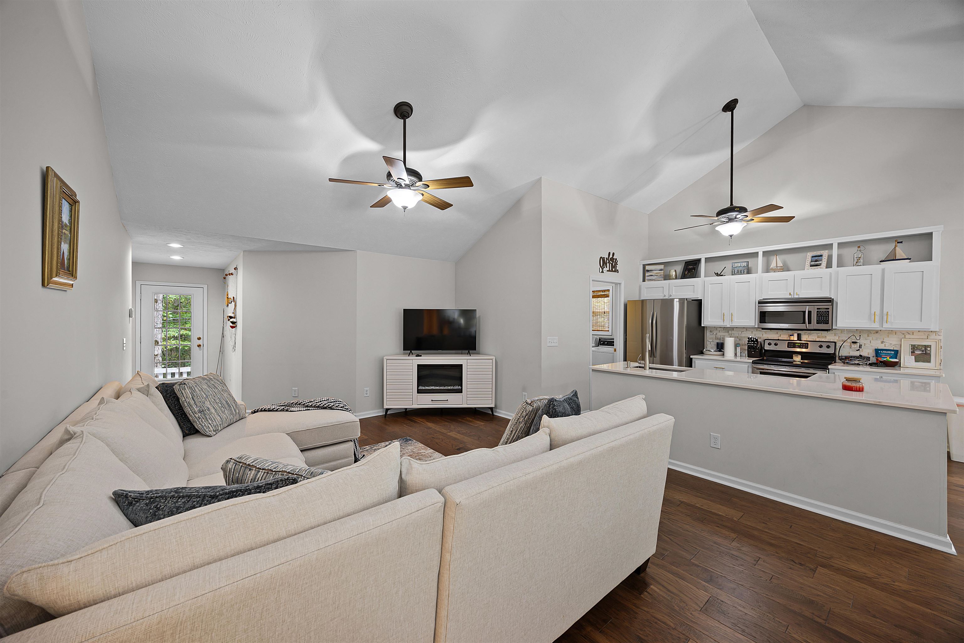100 Masters Ct Property Photo 14