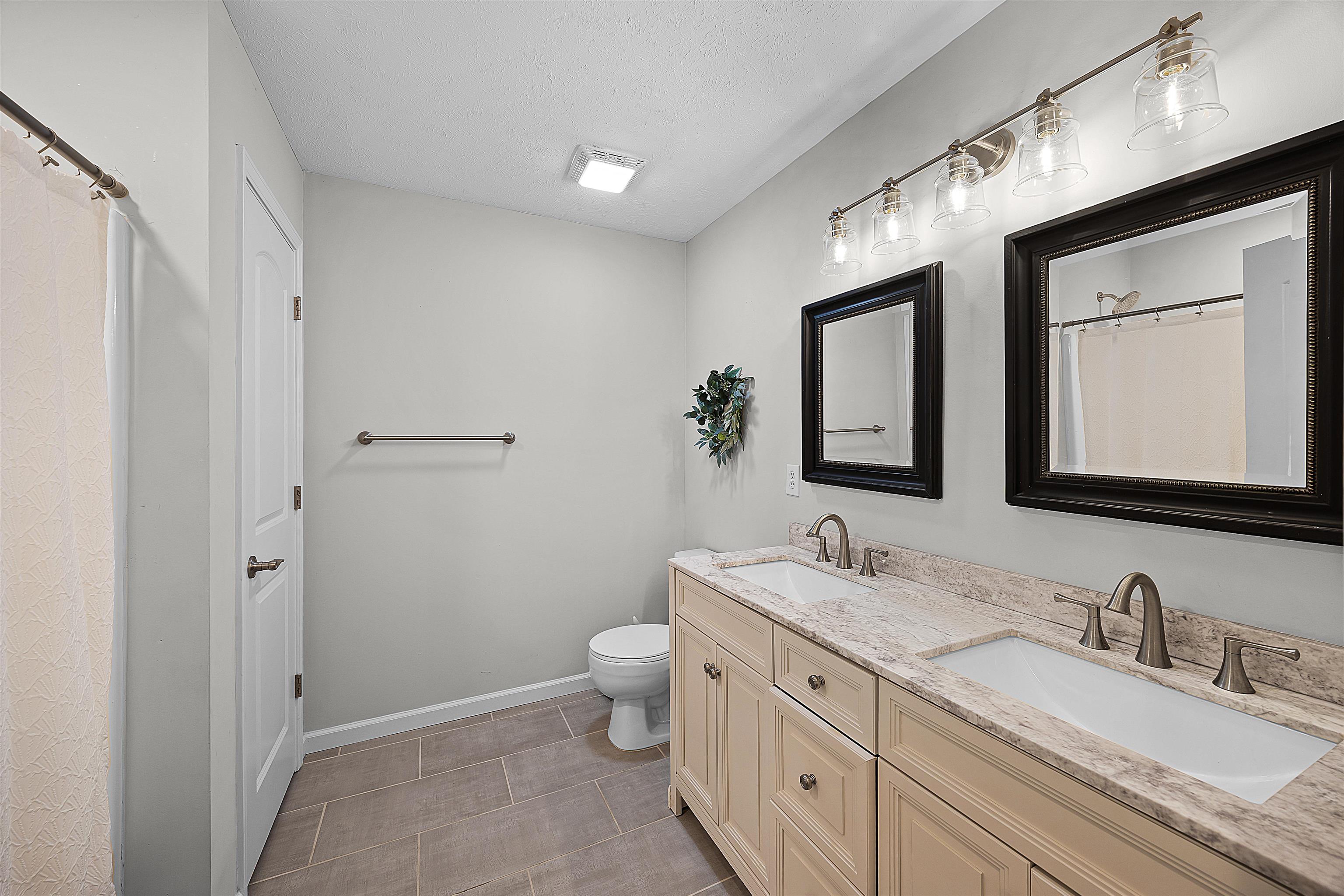 100 Masters Ct Property Photo 23