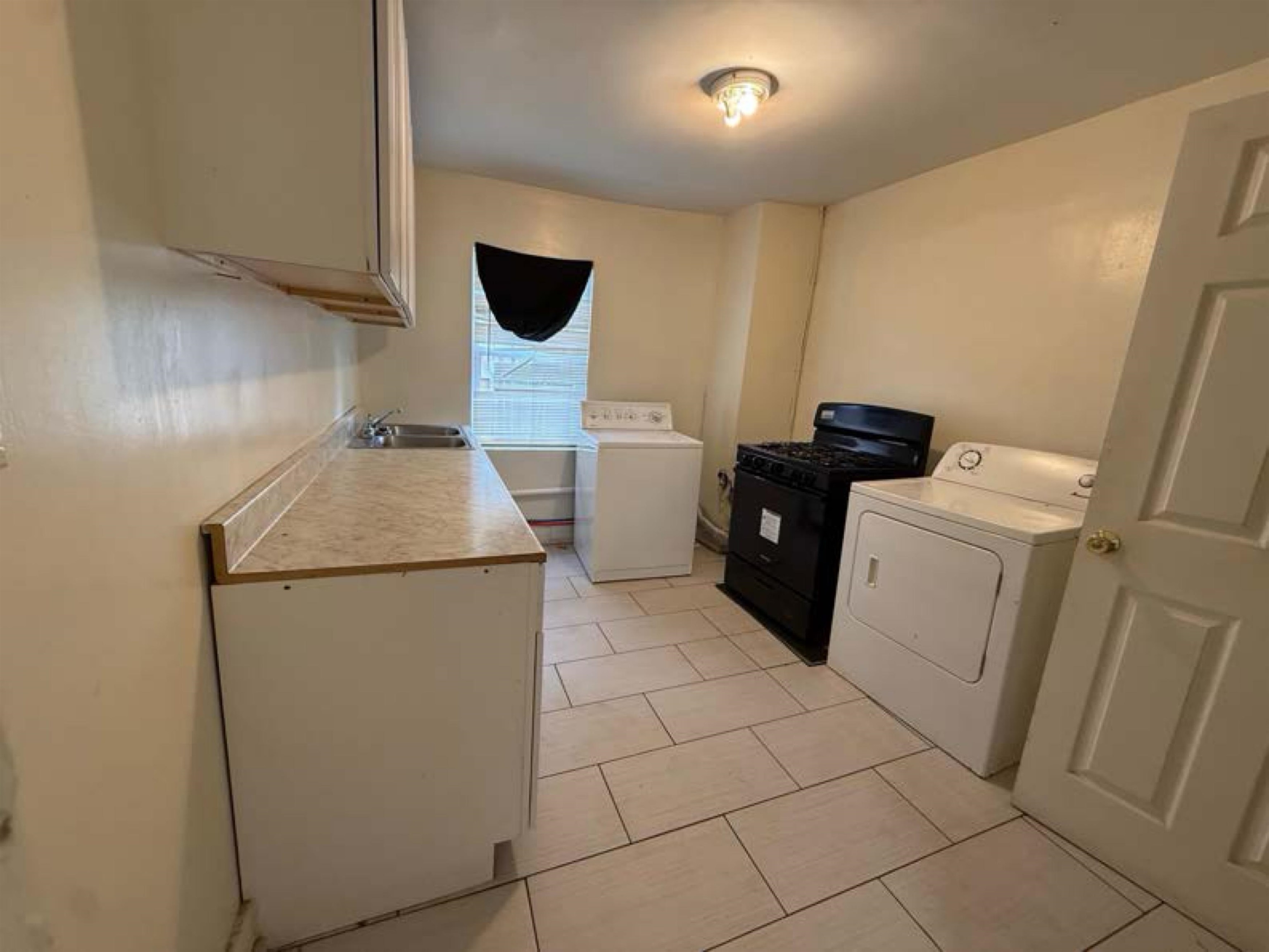 1108 N Holmes St N Property Photo 5