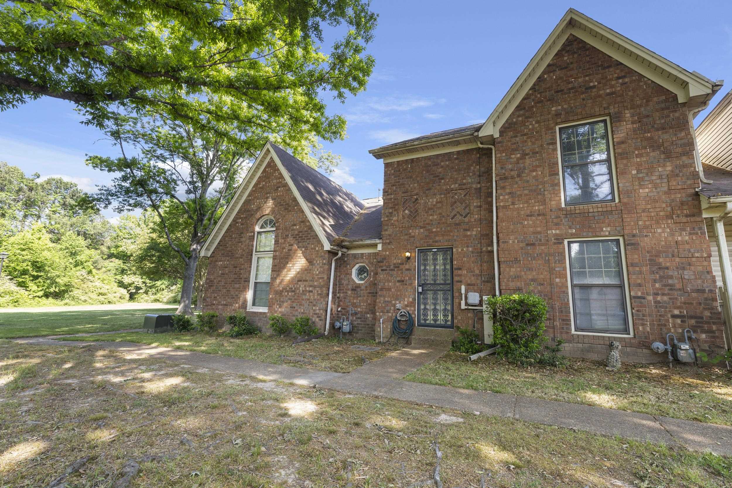 5951 BLAKEVIEW DR Property Photo 1