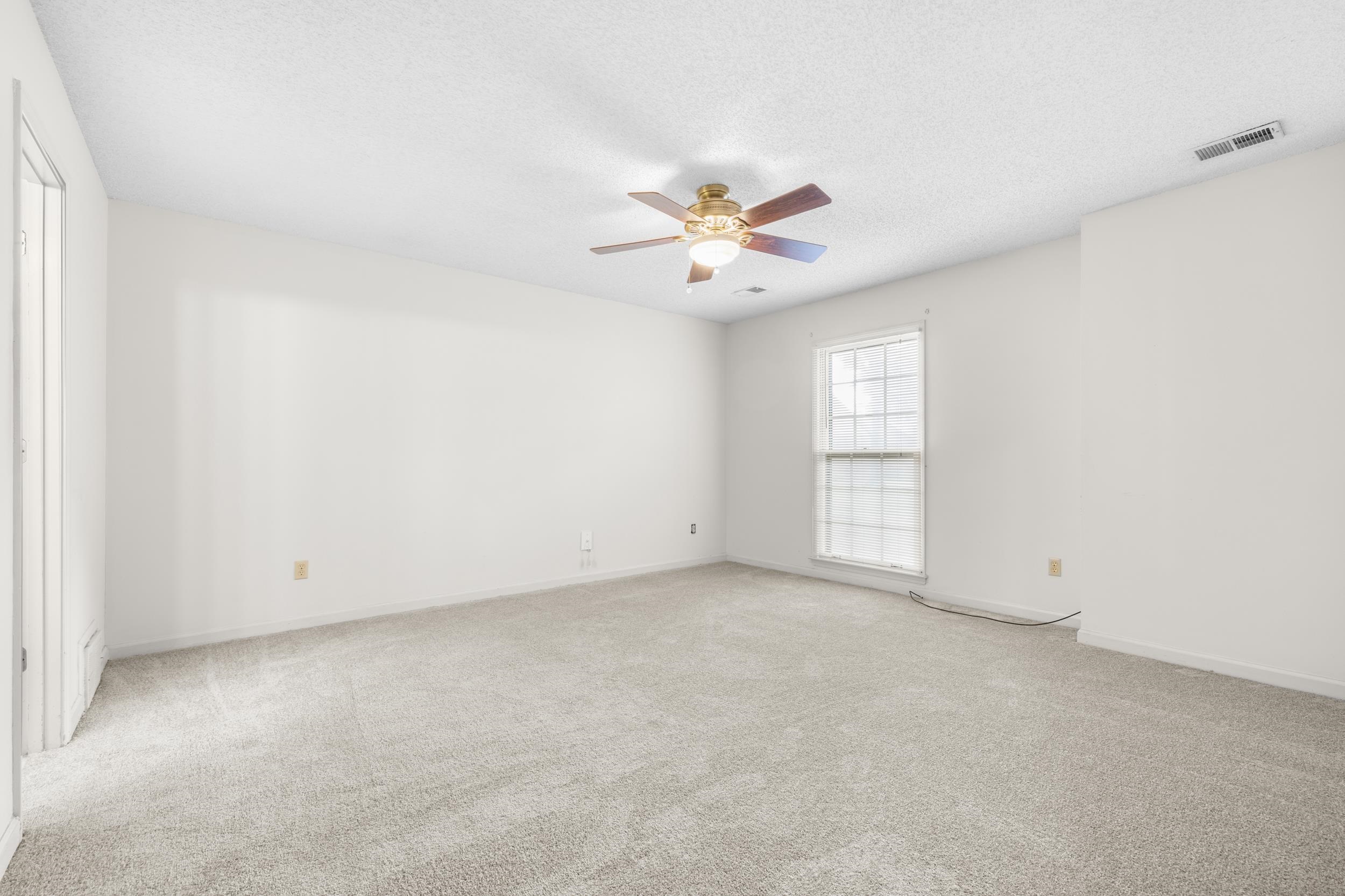 5951 Blakeview Dr Property Photo 17
