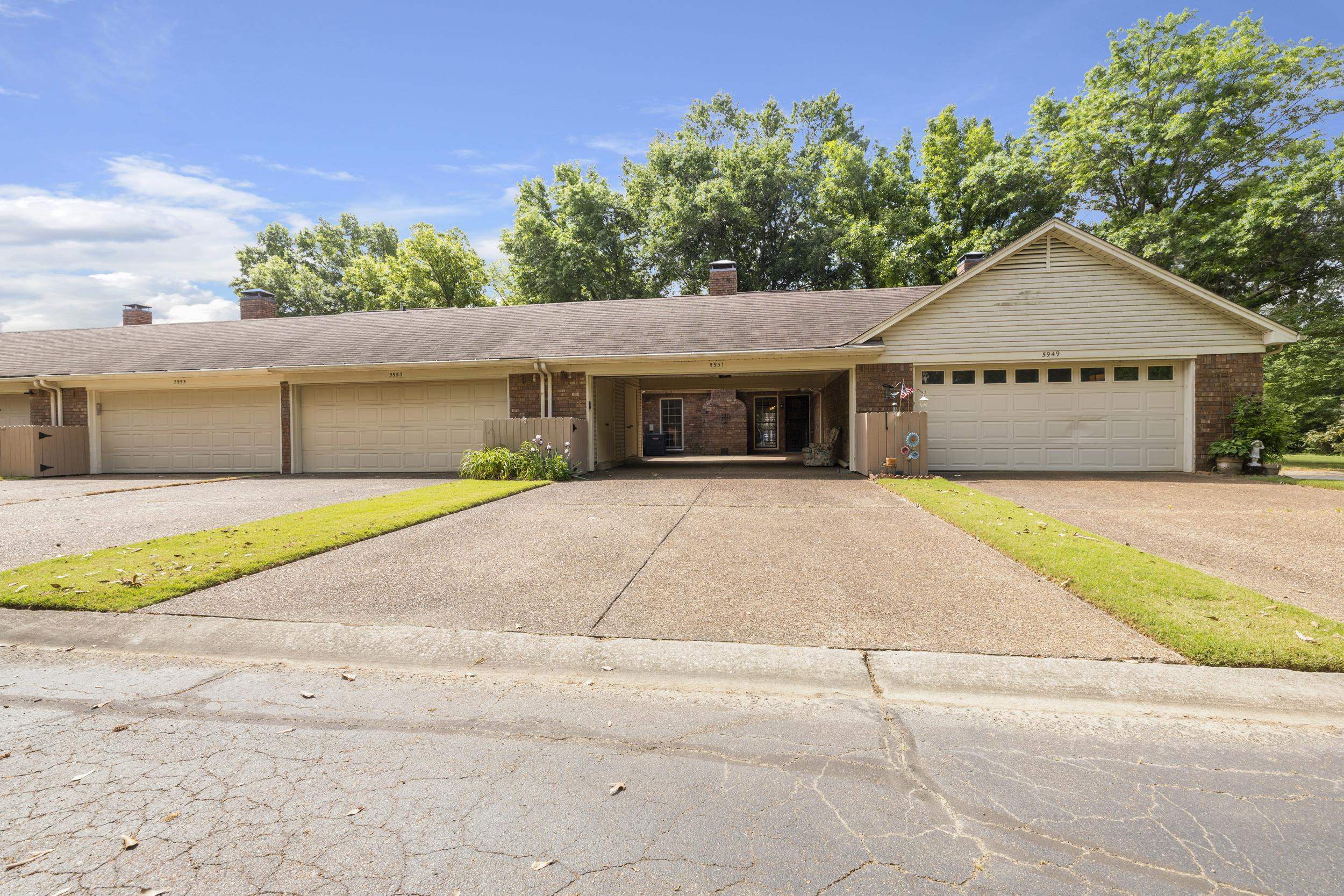 5951 Blakeview Dr Property Photo 24